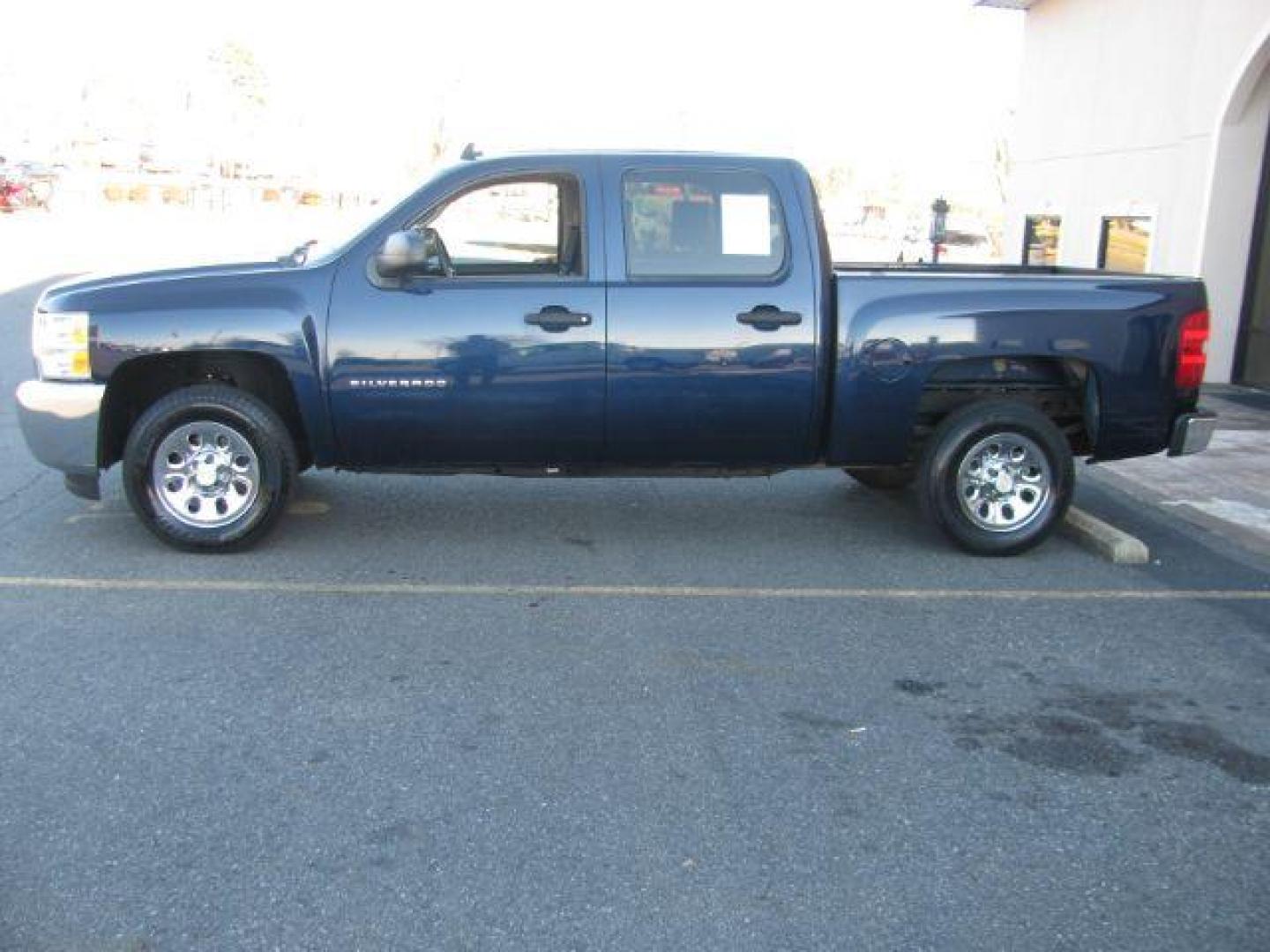 2012 Blue Chevrolet Silverado 1500 LS Crew Cab Short Box 2WD (3GCPCREA9CG) with an 4.8L V8 OHV 16V engine, 6-Speed Automatic transmission, located at 2443 Albert Pike, Hot Springs, AR, 71913, (501) 623-6255, 34.492222, -93.109993 - Photo#1