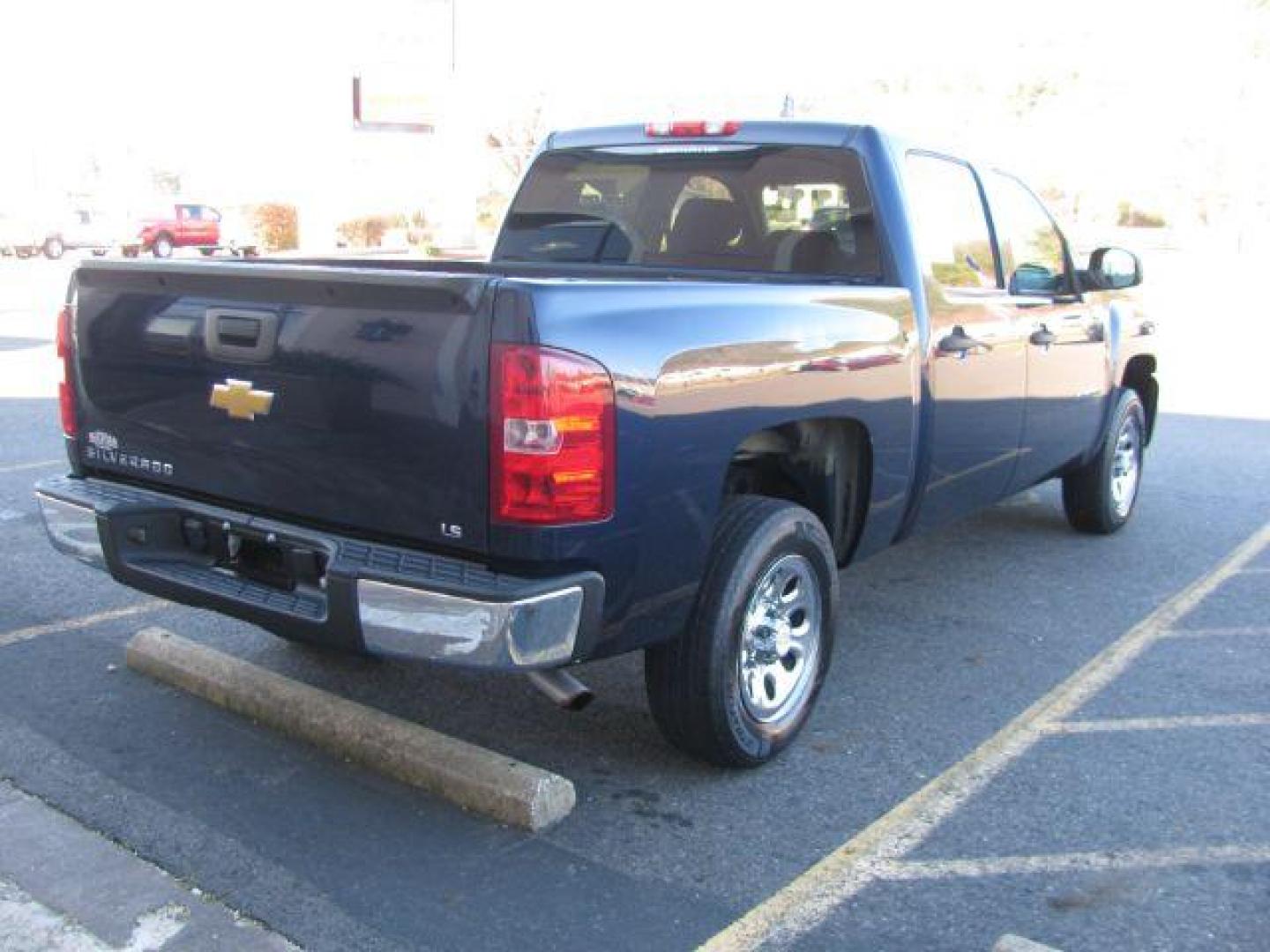 2012 Blue Chevrolet Silverado 1500 LS Crew Cab Short Box 2WD (3GCPCREA9CG) with an 4.8L V8 OHV 16V engine, 6-Speed Automatic transmission, located at 2443 Albert Pike, Hot Springs, AR, 71913, (501) 623-6255, 34.492222, -93.109993 - Photo#4
