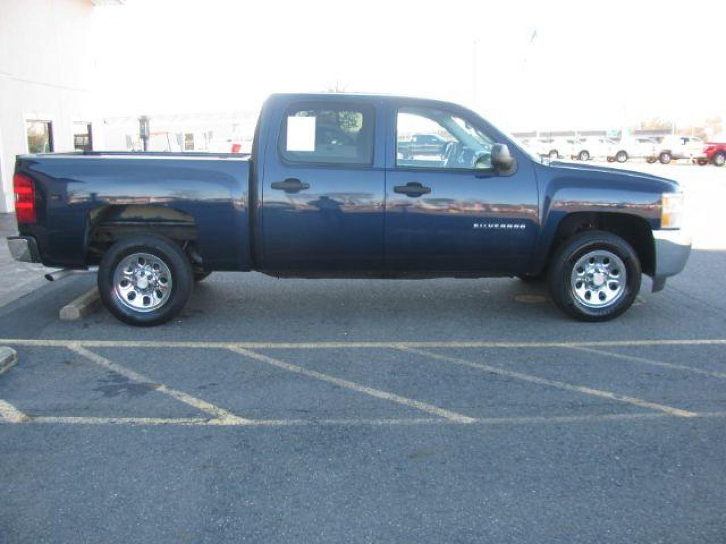 2012 Blue Chevrolet Silverado 1500 LS Crew Cab Short Box 2WD (3GCPCREA9CG) with an 4.8L V8 OHV 16V engine, 6-Speed Automatic transmission, located at 2443 Albert Pike, Hot Springs, AR, 71913, (501) 623-6255, 34.492222, -93.109993 - Photo#5