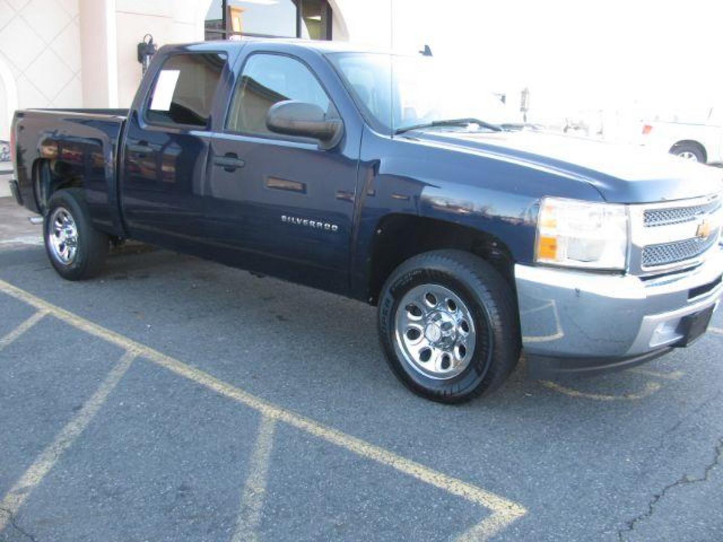 2012 Blue Chevrolet Silverado 1500 LS Crew Cab Short Box 2WD (3GCPCREA9CG) with an 4.8L V8 OHV 16V engine, 6-Speed Automatic transmission, located at 2443 Albert Pike, Hot Springs, AR, 71913, (501) 623-6255, 34.492222, -93.109993 - Photo#6