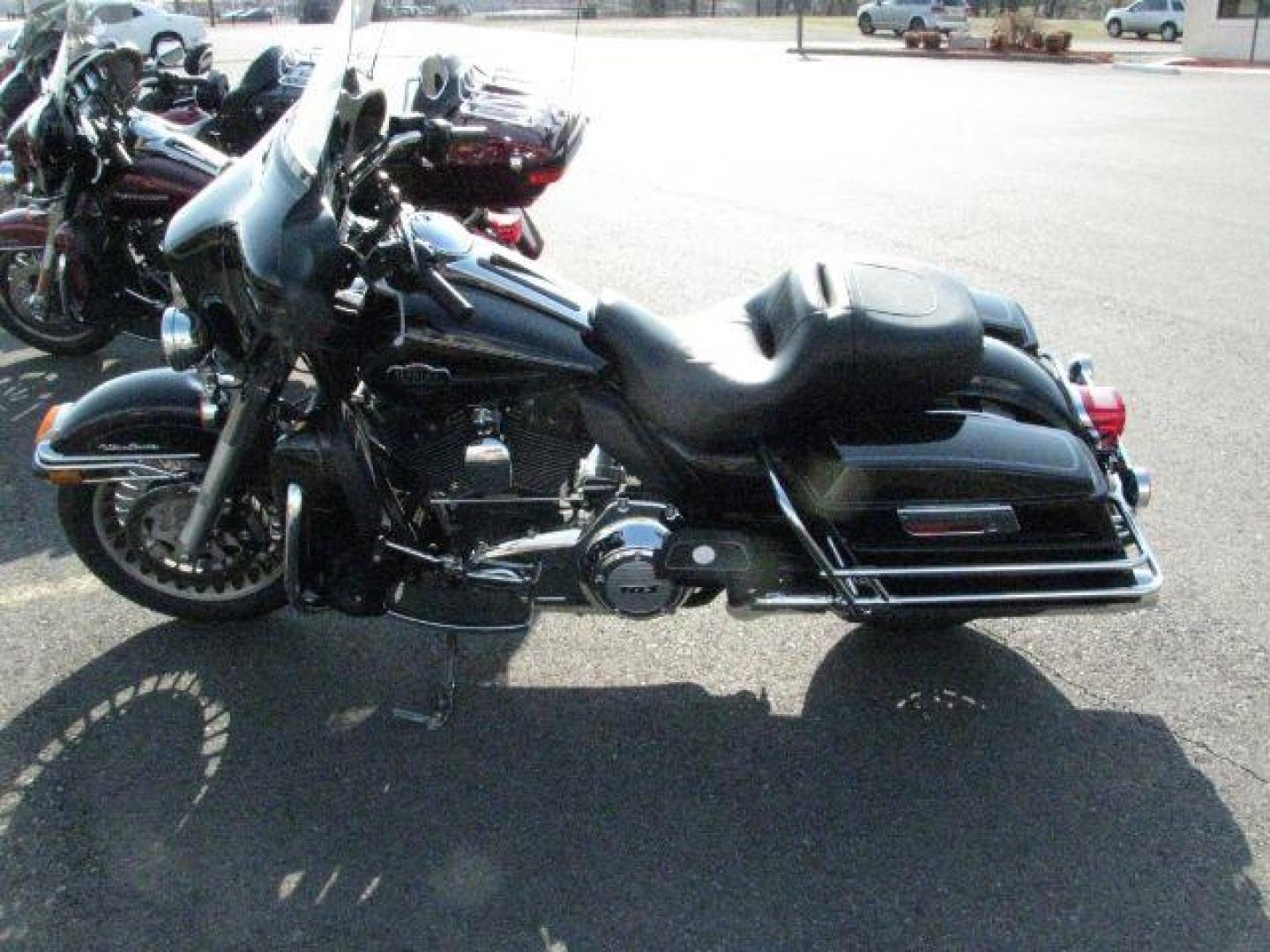 2013 Black Harley-Davidson FLHTCU103 Ultra (1HD1FCM19DB) with an 1690CC engine, Manual transmission, located at 2443 Albert Pike, Hot Springs, AR, 71913, (501) 623-6255, 34.492222, -93.109993 - Photo#2