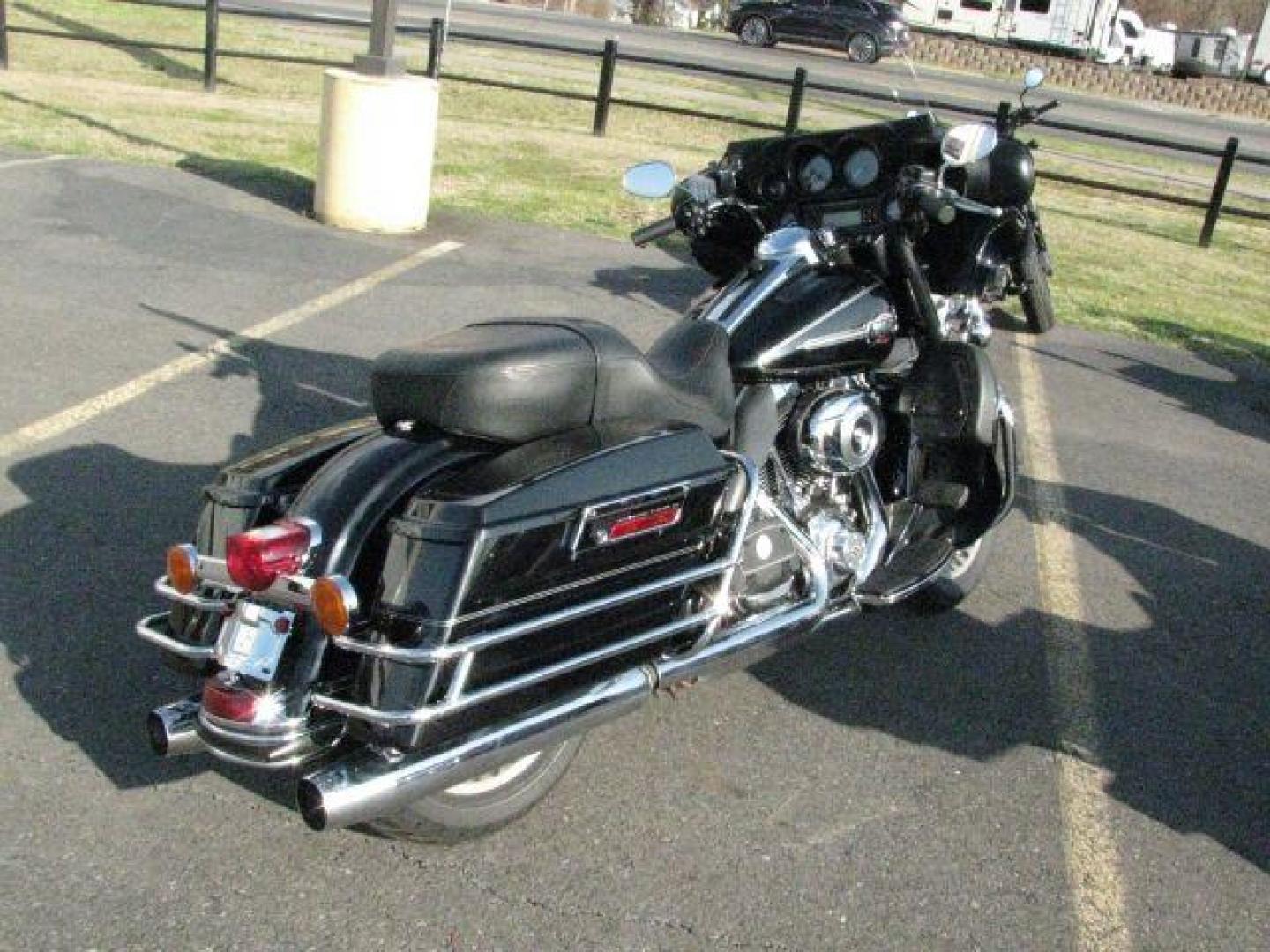 2013 Black Harley-Davidson FLHTCU103 Ultra (1HD1FCM19DB) with an 1690CC engine, Manual transmission, located at 2443 Albert Pike, Hot Springs, AR, 71913, (501) 623-6255, 34.492222, -93.109993 - Photo#3