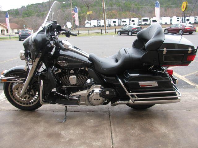 2013 Black Harley-Davidson FLHTCU103 Ultra (1HD1FCM19DB) with an 1690CC engine, Manual transmission, located at 2443 Albert Pike, Hot Springs, AR, 71913, (501) 623-6255, 34.492222, -93.109993 - Photo#2