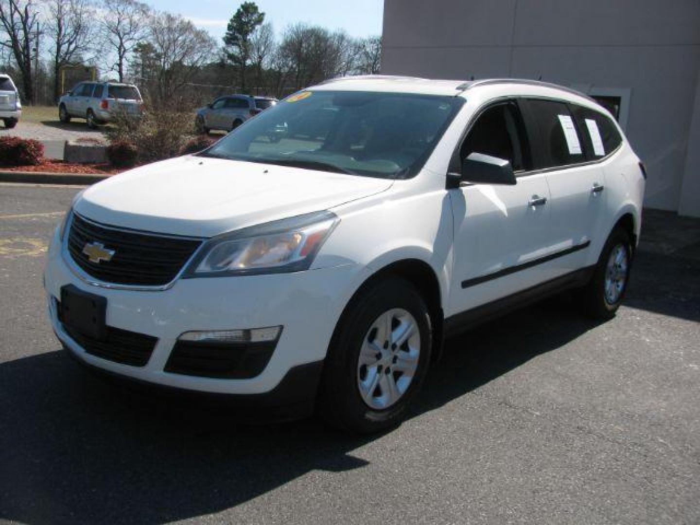 2014 White Chevrolet Traverse LS FWD (1GNKRFKD2EJ) with an 3.6L V6 DOHC 24V engine, 6-Speed Automatic transmission, located at 2443 Albert Pike, Hot Springs, AR, 71913, (501) 623-6255, 34.492222, -93.109993 - Photo#0