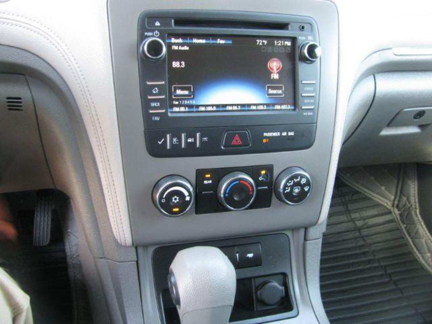 2014 White Chevrolet Traverse LS FWD (1GNKRFKD2EJ) with an 3.6L V6 DOHC 24V engine, 6-Speed Automatic transmission, located at 2443 Albert Pike, Hot Springs, AR, 71913, (501) 623-6255, 34.492222, -93.109993 - Photo#9