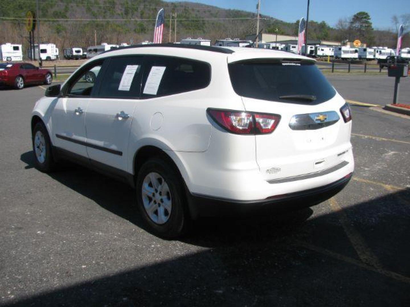 2014 White Chevrolet Traverse LS FWD (1GNKRFKD2EJ) with an 3.6L V6 DOHC 24V engine, 6-Speed Automatic transmission, located at 2443 Albert Pike, Hot Springs, AR, 71913, (501) 623-6255, 34.492222, -93.109993 - Photo#2