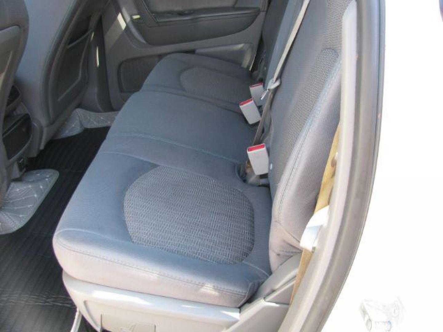 2014 White Chevrolet Traverse LS FWD (1GNKRFKD2EJ) with an 3.6L V6 DOHC 24V engine, 6-Speed Automatic transmission, located at 2443 Albert Pike, Hot Springs, AR, 71913, (501) 623-6255, 34.492222, -93.109993 - Photo#7