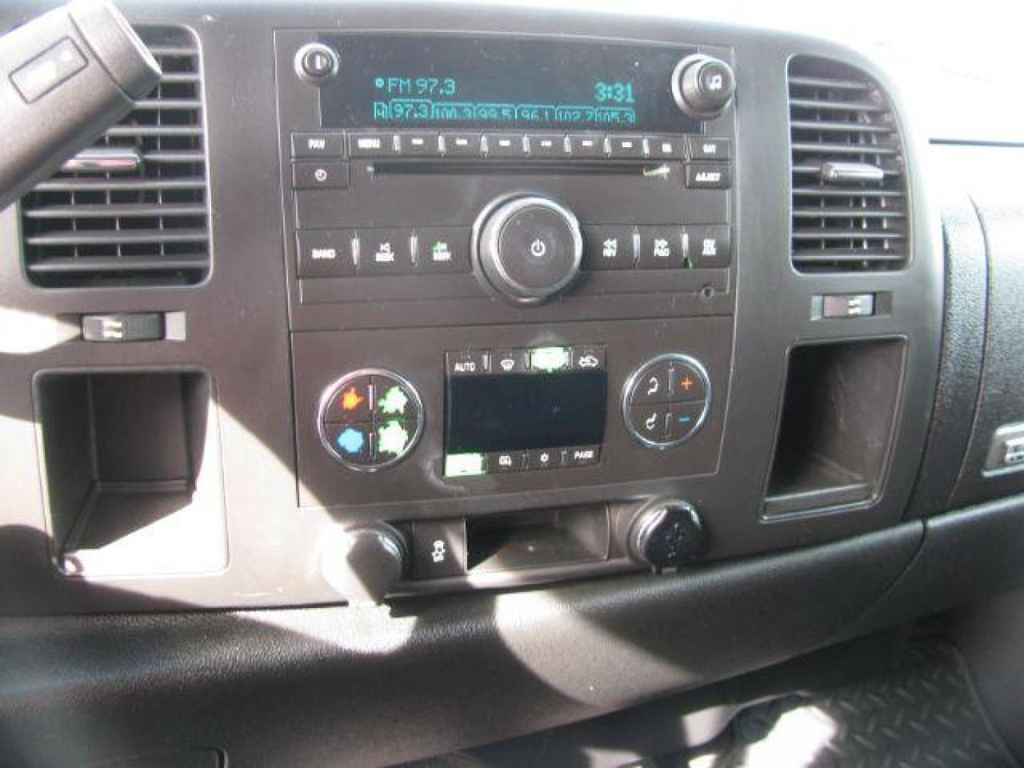 2012 White GMC Sierra 1500 SLE Crew Cab 2WD (3GTP1VE01CG) with an 5.3L V8 OHV 16V FFV engine, 6-Speed Automatic transmission, located at 2443 Albert Pike, Hot Springs, AR, 71913, (501) 623-6255, 34.492222, -93.109993 - Photo#10