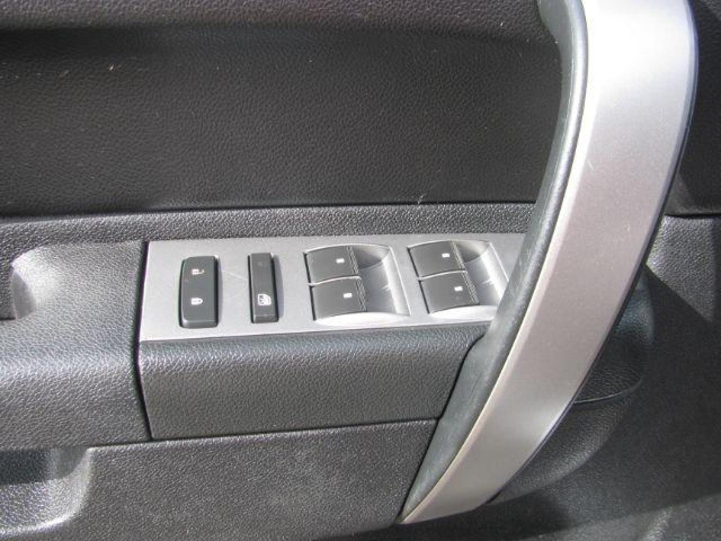 2012 White GMC Sierra 1500 SLE Crew Cab 2WD (3GTP1VE01CG) with an 5.3L V8 OHV 16V FFV engine, 6-Speed Automatic transmission, located at 2443 Albert Pike, Hot Springs, AR, 71913, (501) 623-6255, 34.492222, -93.109993 - Photo#11