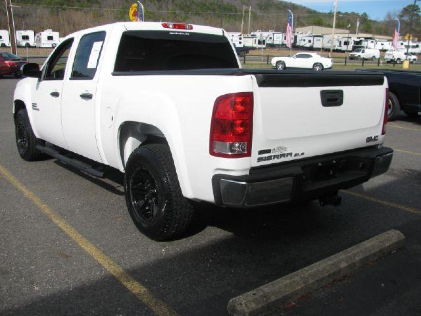 2012 White GMC Sierra 1500 SLE Crew Cab 2WD (3GTP1VE01CG) with an 5.3L V8 OHV 16V FFV engine, 6-Speed Automatic transmission, located at 2443 Albert Pike, Hot Springs, AR, 71913, (501) 623-6255, 34.492222, -93.109993 - Photo#2