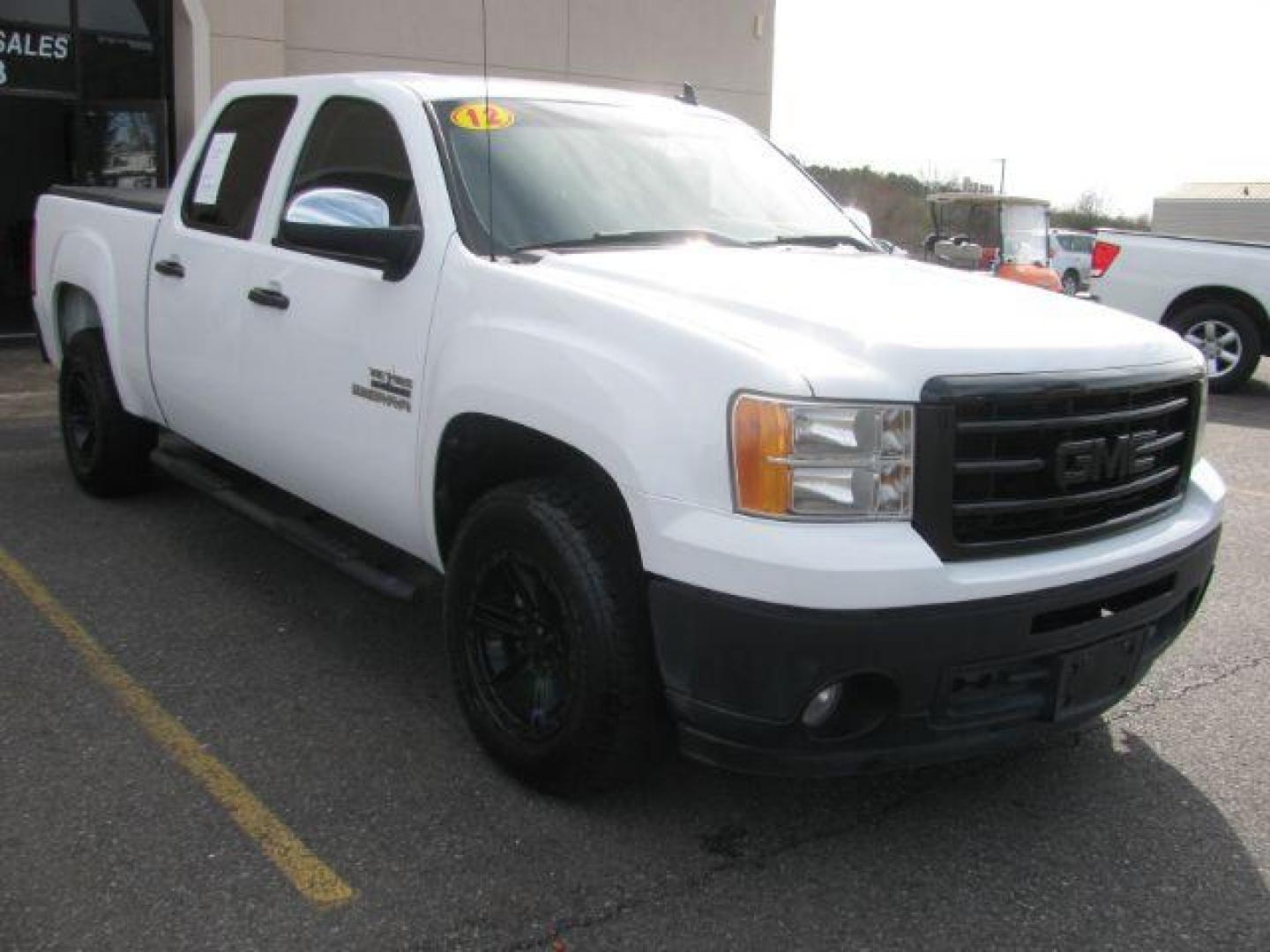 2012 White GMC Sierra 1500 SLE Crew Cab 2WD (3GTP1VE01CG) with an 5.3L V8 OHV 16V FFV engine, 6-Speed Automatic transmission, located at 2443 Albert Pike, Hot Springs, AR, 71913, (501) 623-6255, 34.492222, -93.109993 - Photo#6