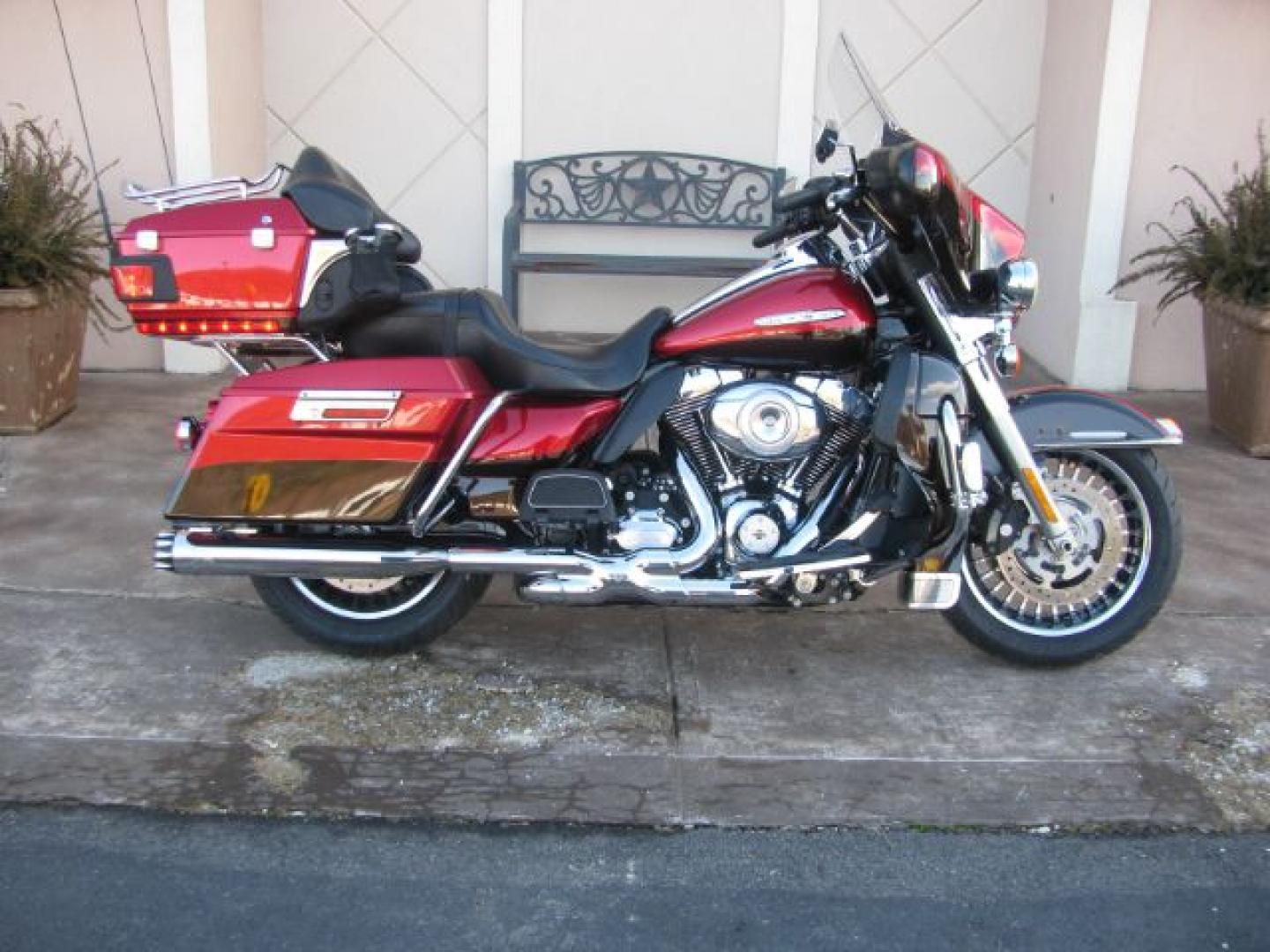 2012 Maroon Harley-Davidson FLHTK Ultra (1HD1KEM12CB) with an 1690 CC engine, Manual transmission, located at 2443 Albert Pike, Hot Springs, AR, 71913, (501) 623-6255, 34.492222, -93.109993- Photo#0