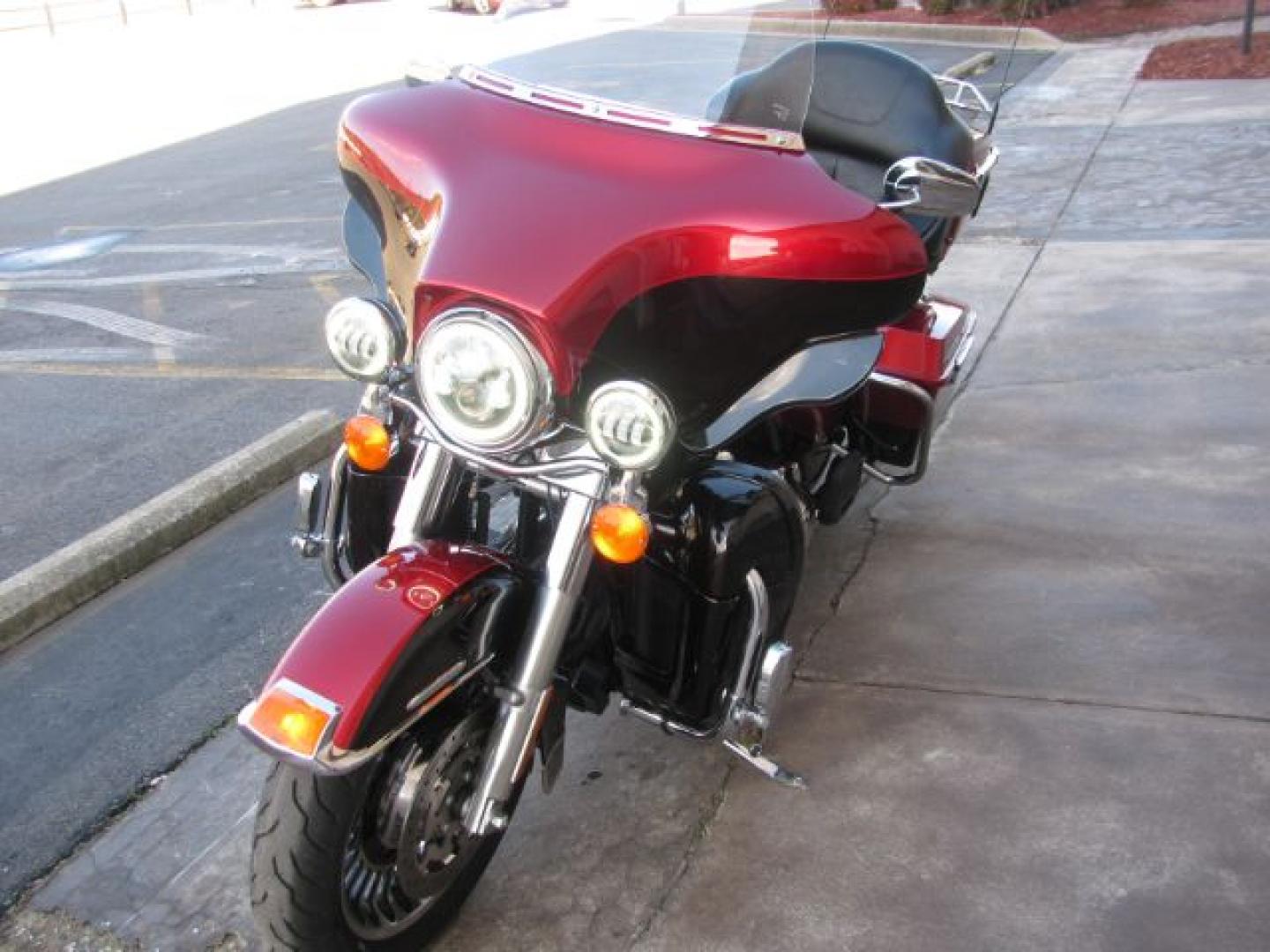 2012 Maroon Harley-Davidson FLHTK Ultra (1HD1KEM12CB) with an 1690 CC engine, Manual transmission, located at 2443 Albert Pike, Hot Springs, AR, 71913, (501) 623-6255, 34.492222, -93.109993- Photo#2