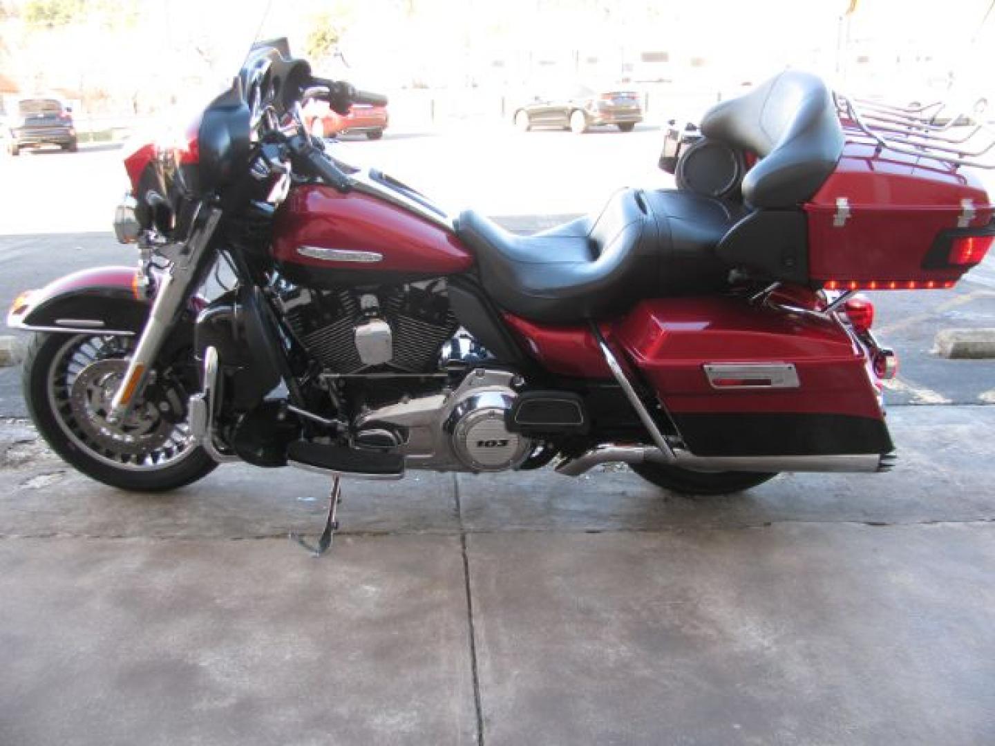 2012 Maroon Harley-Davidson FLHTK Ultra (1HD1KEM12CB) with an 1690 CC engine, Manual transmission, located at 2443 Albert Pike, Hot Springs, AR, 71913, (501) 623-6255, 34.492222, -93.109993- Photo#3