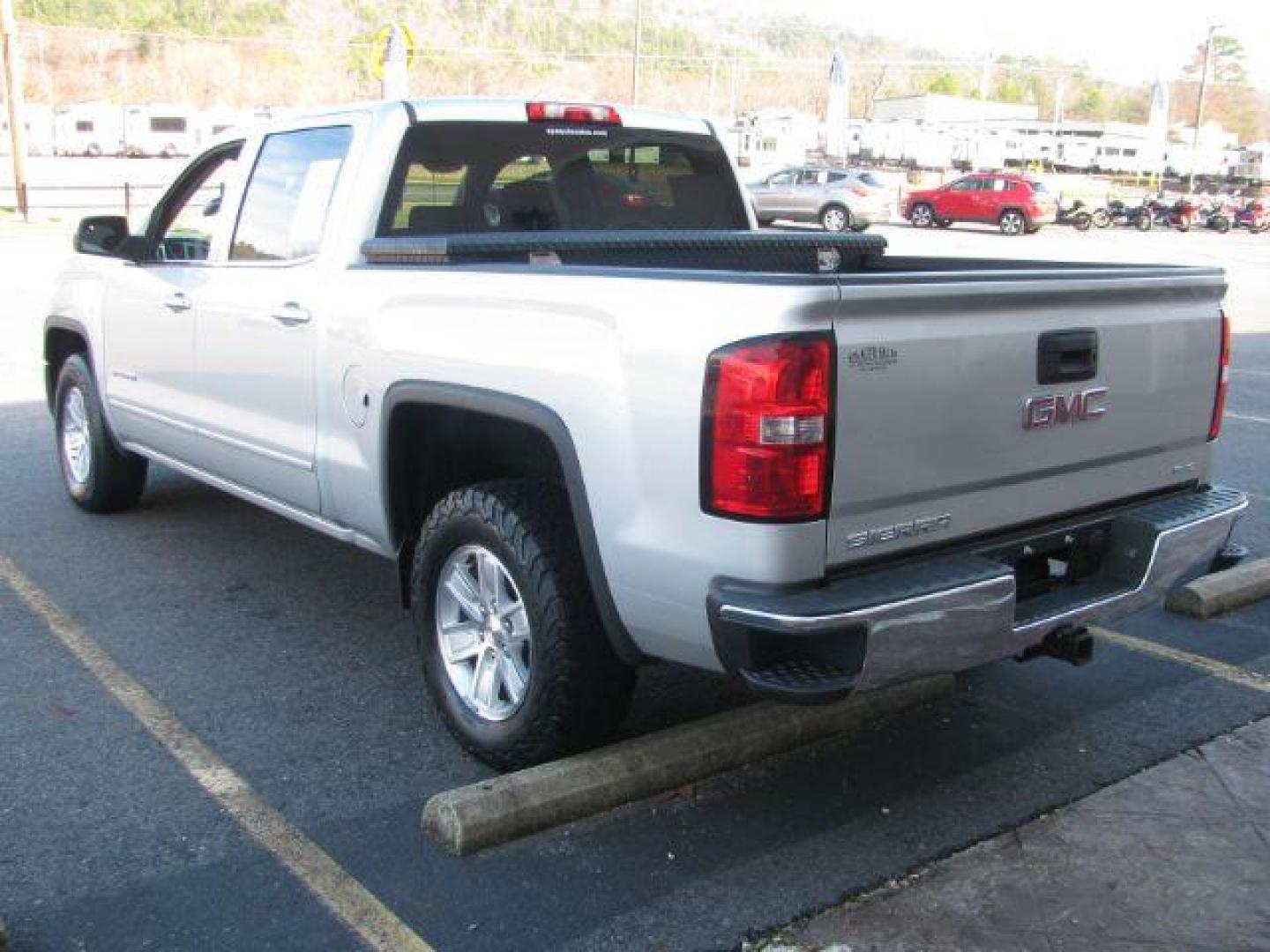 2015 Silver GMC Sierra 1500 SLE Crew Cab Short Box 2WD (3GTP1UEC0FG) with an 5.3L V8 OHV 16V engine, 6-Speed Automatic transmission, located at 2443 Albert Pike, Hot Springs, AR, 71913, (501) 623-6255, 34.492222, -93.109993 - Photo#2
