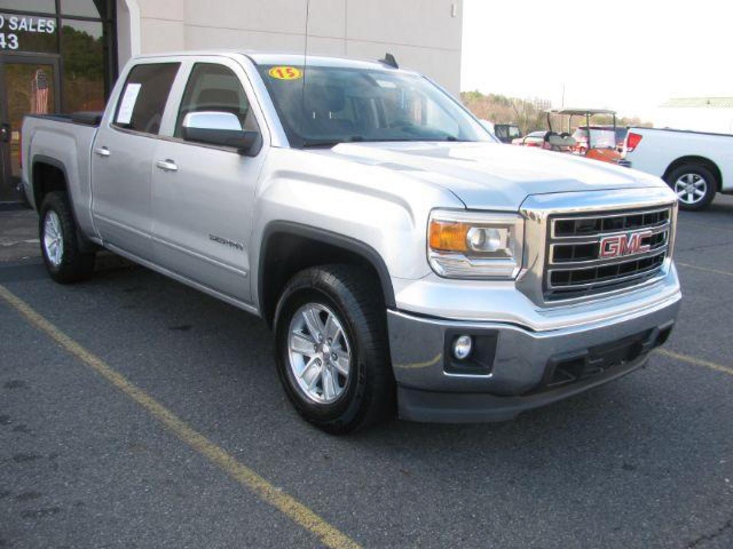 2015 Silver GMC Sierra 1500 SLE Crew Cab Short Box 2WD (3GTP1UEC0FG) with an 5.3L V8 OHV 16V engine, 6-Speed Automatic transmission, located at 2443 Albert Pike, Hot Springs, AR, 71913, (501) 623-6255, 34.492222, -93.109993 - Photo#6