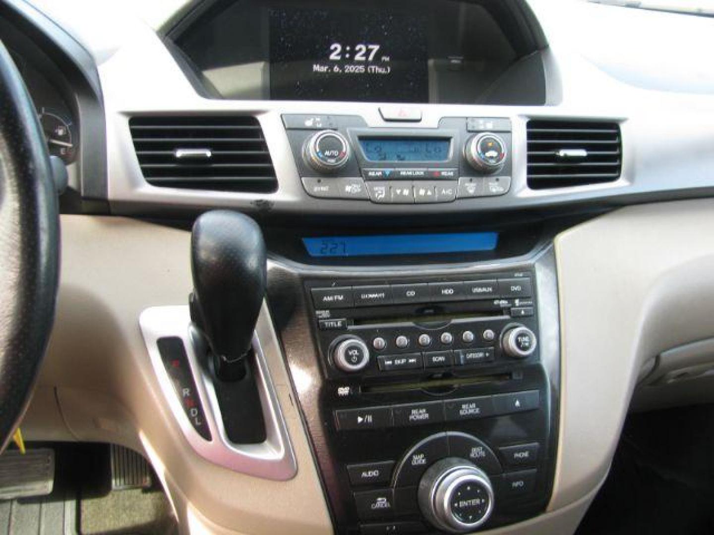2013 Tan Honda Odyssey Touring | Touring Elite (5FNRL5H90DB) with an 3.5L V-6 i-VTEC variable valve control engine, located at 2443 Albert Pike, Hot Springs, AR, 71913, (501) 623-6255, 34.492222, -93.109993 - Photo#9