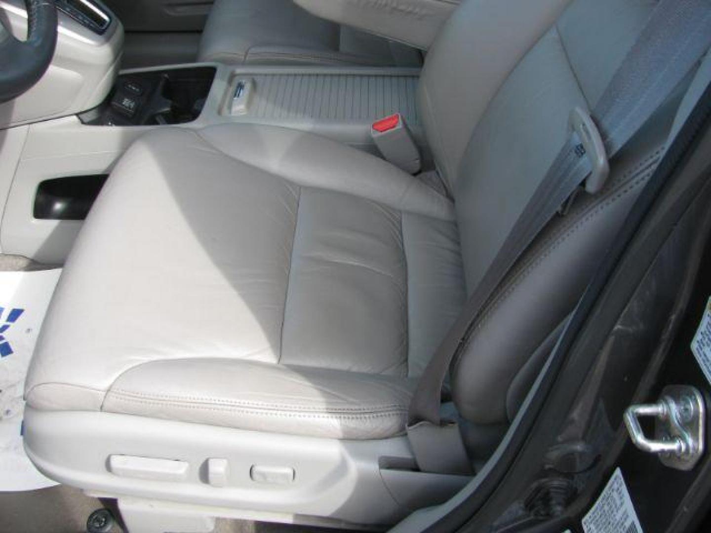 2014 Gray Honda CR-V EX-L (2HKRM3H79EH) with an 2.4L I-4 DOHC engine, located at 2443 Albert Pike, Hot Springs, AR, 71913, (501) 623-6255, 34.492222, -93.109993 - Photo#8