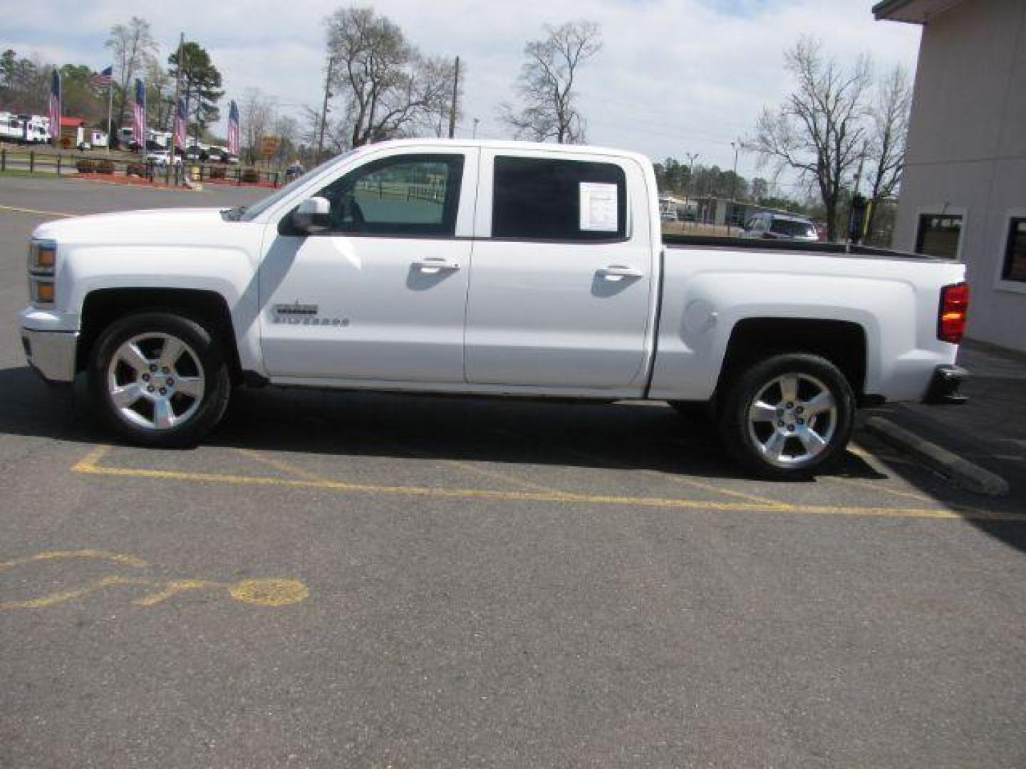 2014 White Chevrolet Silverado 1500 1LT Crew Cab 2WD (3GCPCREC4EG) with an 5.3L V8 OHV 16V engine, 6-Speed Automatic transmission, located at 2443 Albert Pike, Hot Springs, AR, 71913, (501) 623-6255, 34.492222, -93.109993 - Photo#1
