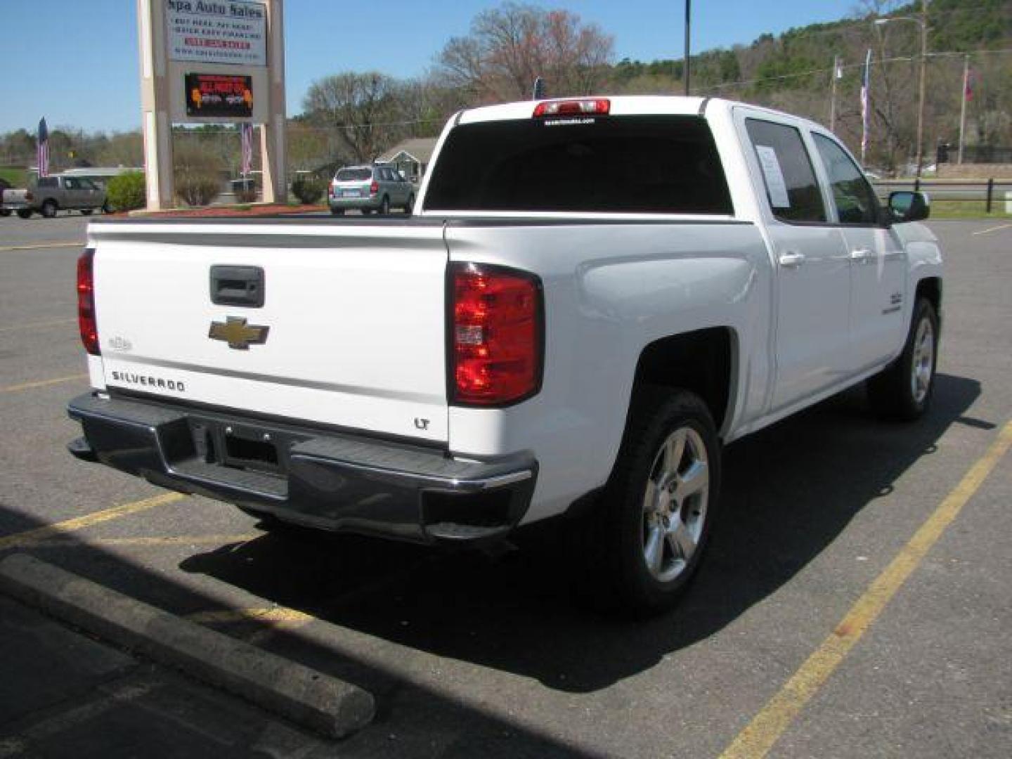 2014 White Chevrolet Silverado 1500 1LT Crew Cab 2WD (3GCPCREC4EG) with an 5.3L V8 OHV 16V engine, 6-Speed Automatic transmission, located at 2443 Albert Pike, Hot Springs, AR, 71913, (501) 623-6255, 34.492222, -93.109993 - Photo#4