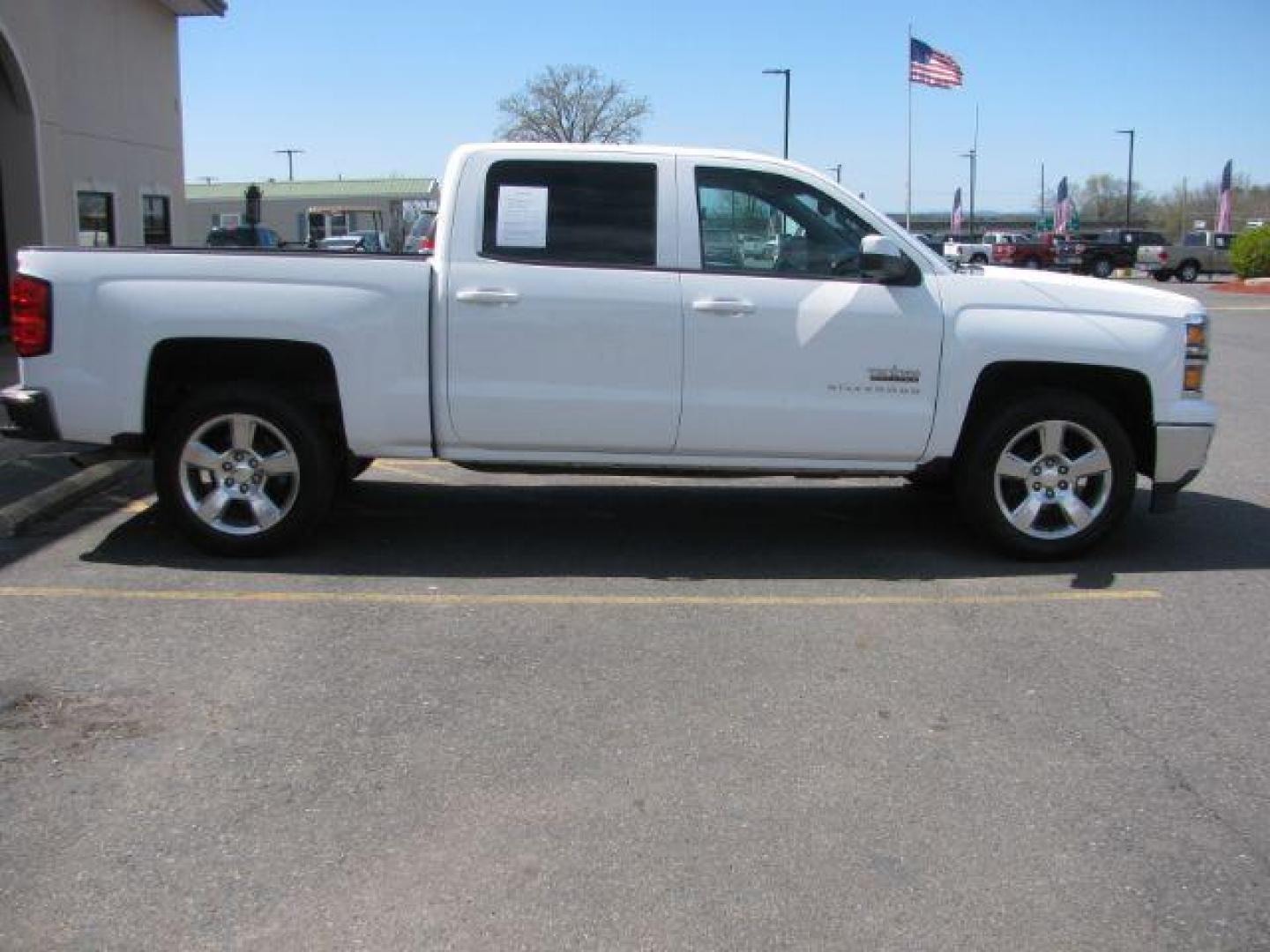 2014 White Chevrolet Silverado 1500 1LT Crew Cab 2WD (3GCPCREC4EG) with an 5.3L V8 OHV 16V engine, 6-Speed Automatic transmission, located at 2443 Albert Pike, Hot Springs, AR, 71913, (501) 623-6255, 34.492222, -93.109993 - Photo#5