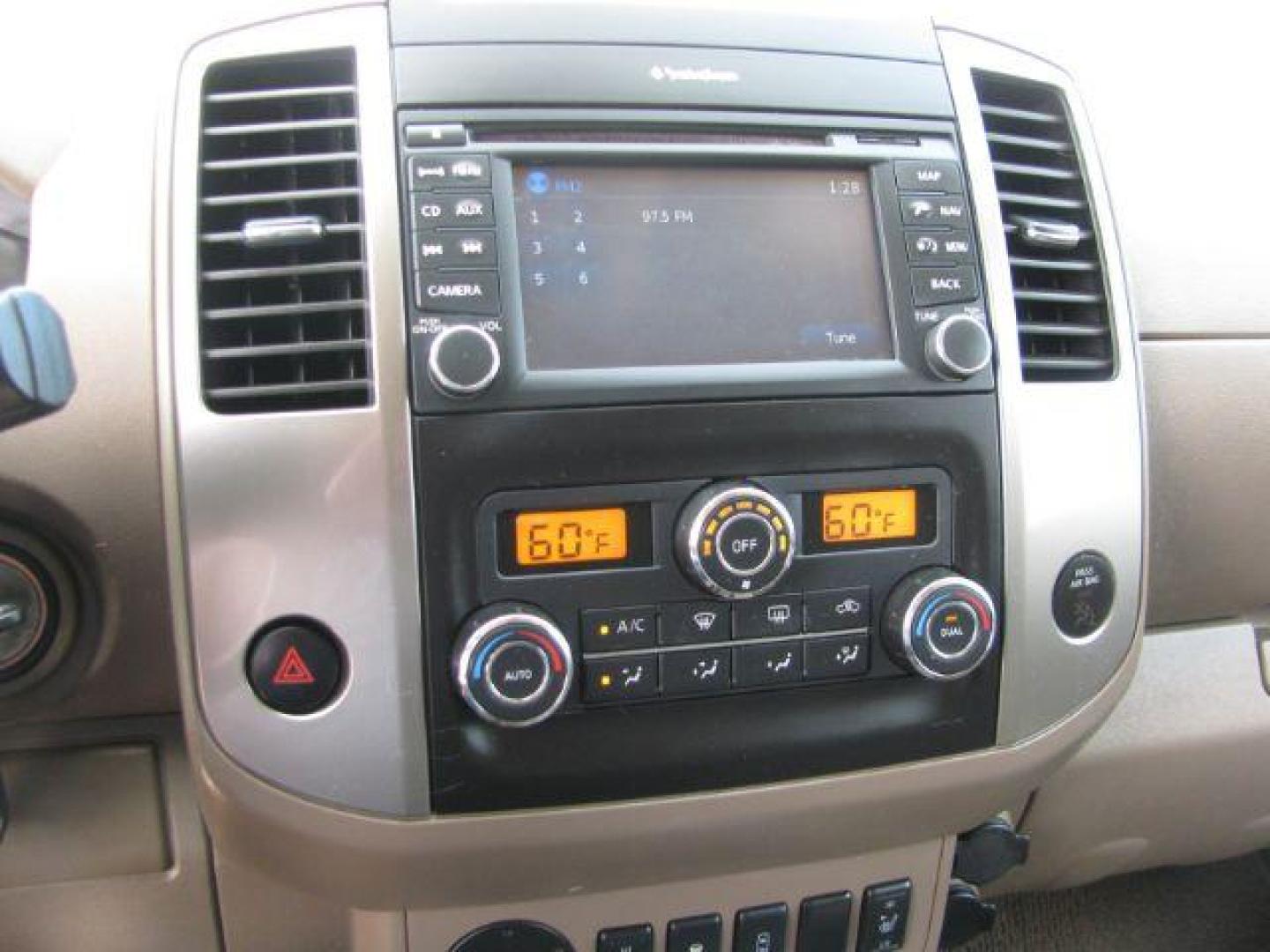 2013 White Nissan Frontier SL (1N6AD0ER7DN) with an VQ 4L V-6 DOHC engine, located at 2443 Albert Pike, Hot Springs, AR, 71913, (501) 623-6255, 34.492222, -93.109993 - Photo#10