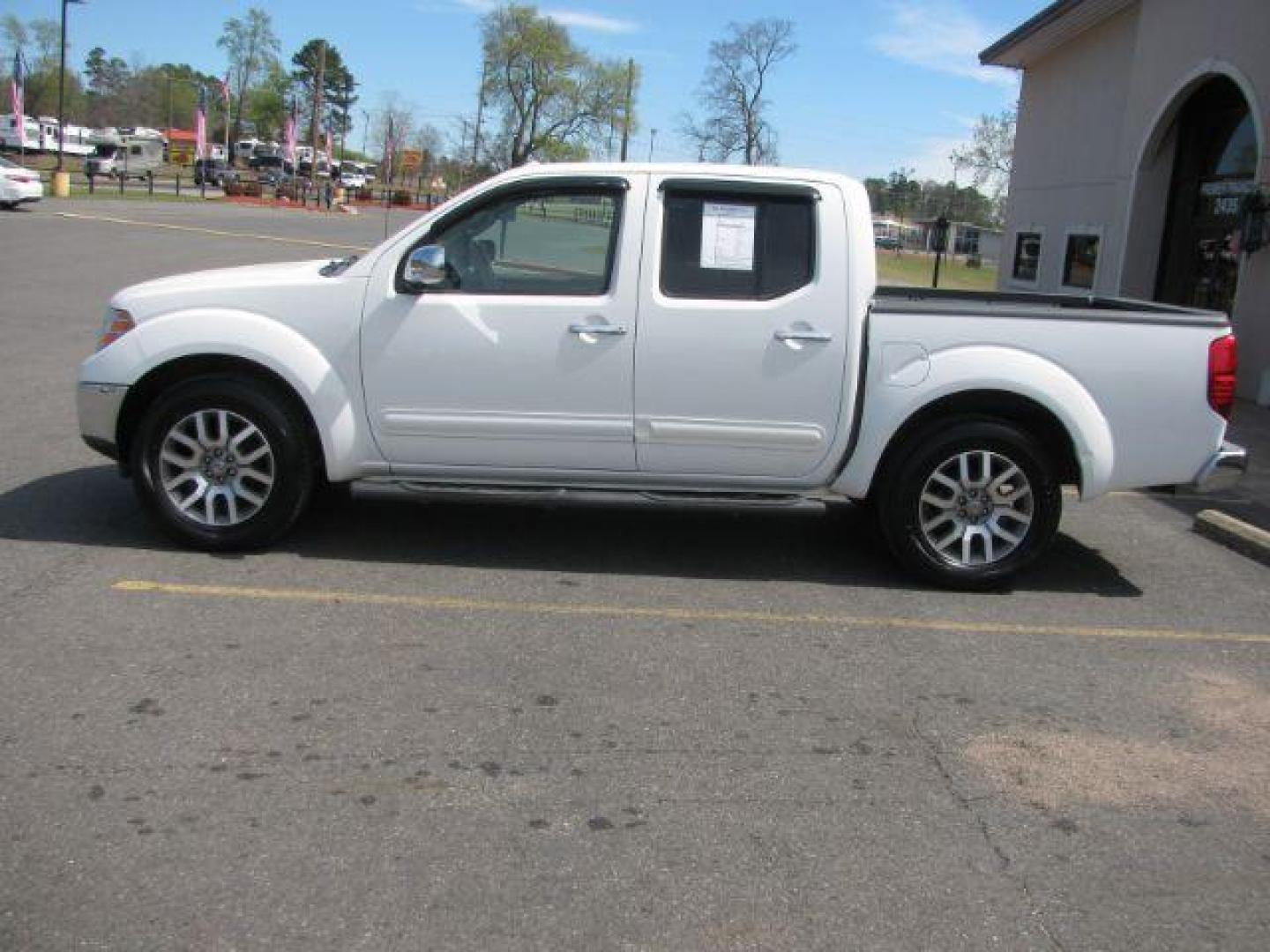 2013 White Nissan Frontier SL (1N6AD0ER7DN) with an VQ 4L V-6 DOHC engine, located at 2443 Albert Pike, Hot Springs, AR, 71913, (501) 623-6255, 34.492222, -93.109993 - Photo#1