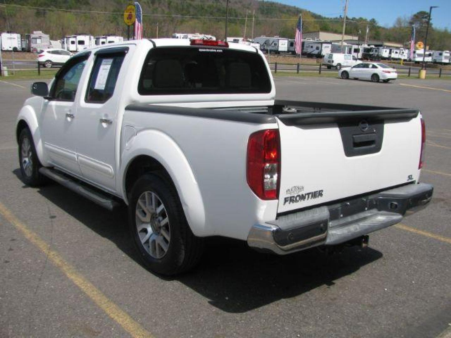 2013 White Nissan Frontier SL (1N6AD0ER7DN) with an VQ 4L V-6 DOHC engine, located at 2443 Albert Pike, Hot Springs, AR, 71913, (501) 623-6255, 34.492222, -93.109993 - Photo#2