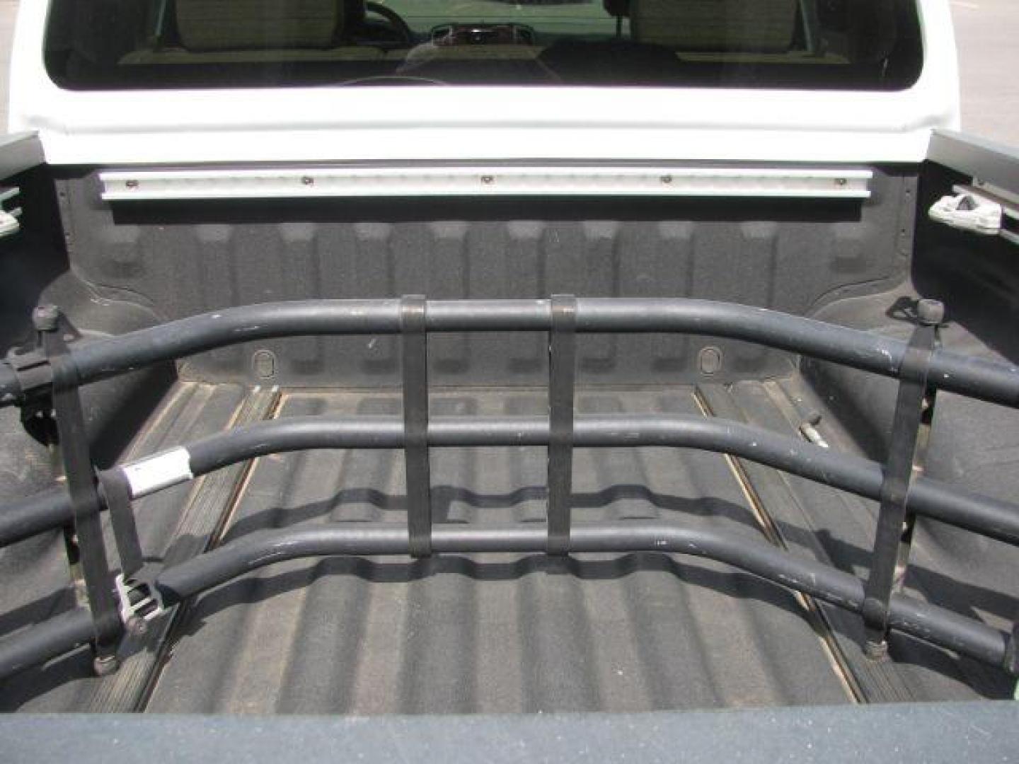 2013 White Nissan Frontier SL (1N6AD0ER7DN) with an VQ 4L V-6 DOHC engine, located at 2443 Albert Pike, Hot Springs, AR, 71913, (501) 623-6255, 34.492222, -93.109993 - Photo#3