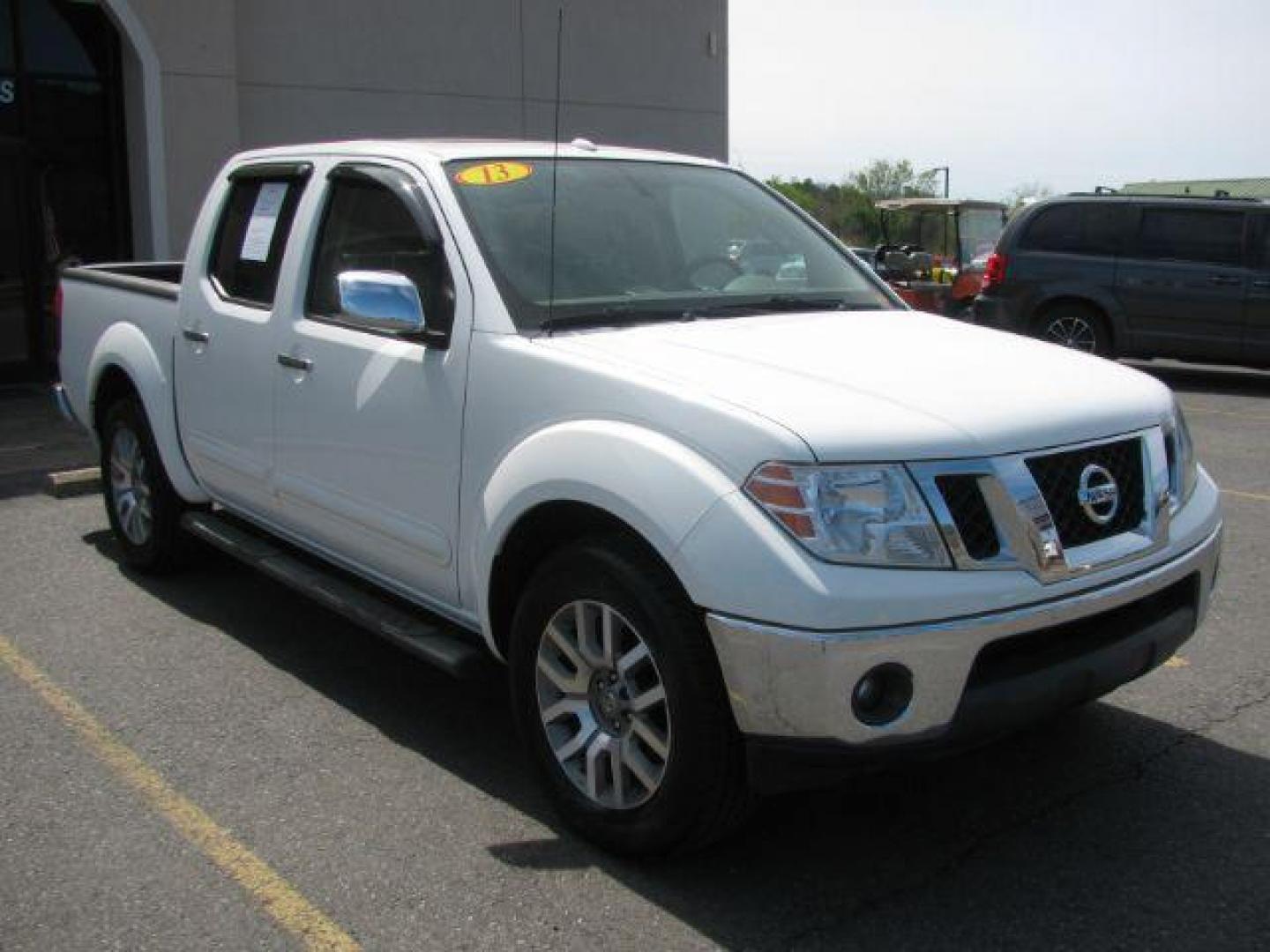 2013 White Nissan Frontier SL (1N6AD0ER7DN) with an VQ 4L V-6 DOHC engine, located at 2443 Albert Pike, Hot Springs, AR, 71913, (501) 623-6255, 34.492222, -93.109993 - Photo#6