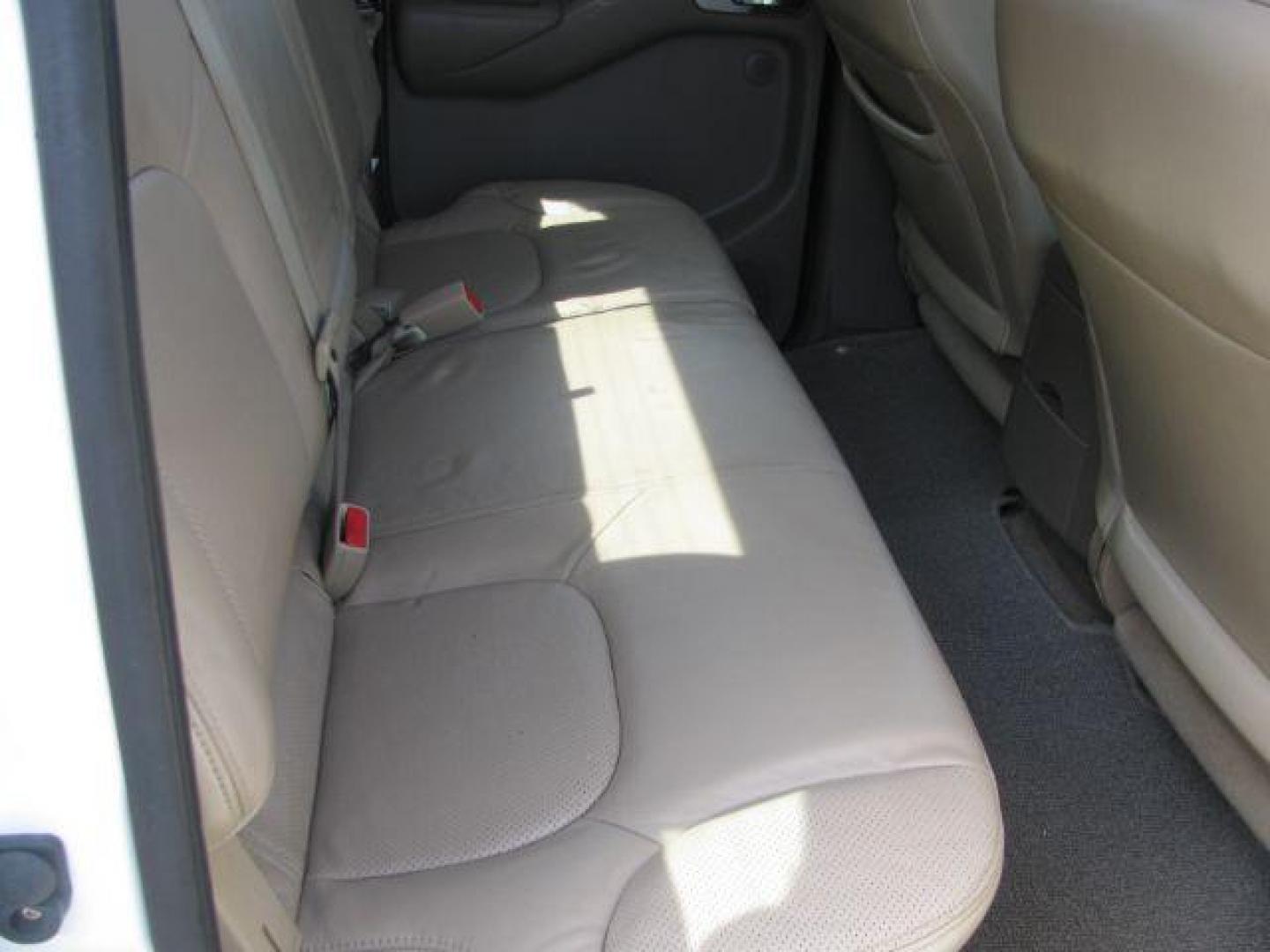 2013 White Nissan Frontier SL (1N6AD0ER7DN) with an VQ 4L V-6 DOHC engine, located at 2443 Albert Pike, Hot Springs, AR, 71913, (501) 623-6255, 34.492222, -93.109993 - Photo#8