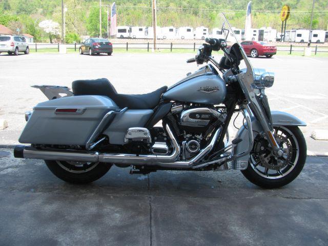 2019 Silver Harley-Davidson Road King Road King (1HD1FBC19KB) with an 1746cc engine, Manual transmission, located at 2443 Albert Pike, Hot Springs, AR, 71913, (501) 623-6255, 34.492222, -93.109993 - Photo#0