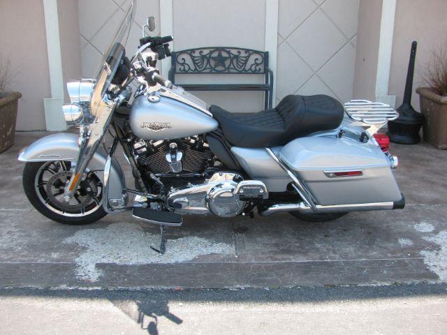 2019 Silver Harley-Davidson Road King Road King (1HD1FBC19KB) with an 1746cc engine, Manual transmission, located at 2443 Albert Pike, Hot Springs, AR, 71913, (501) 623-6255, 34.492222, -93.109993 - Photo#2