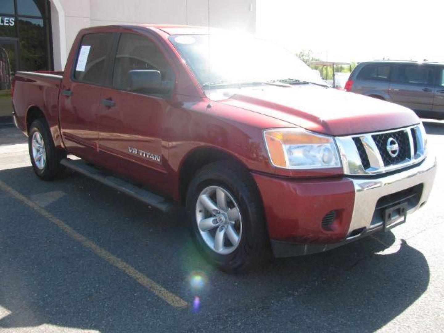 2014 Maroon Nissan Titan SV Crew Cab 2WD (1N6BA0EKXEN) with an 5.6L V8 DOHC 32V FFV engine, 5-Speed Automatic transmission, located at 2443 Albert Pike, Hot Springs, AR, 71913, (501) 623-6255, 34.492222, -93.109993 - Photo#6