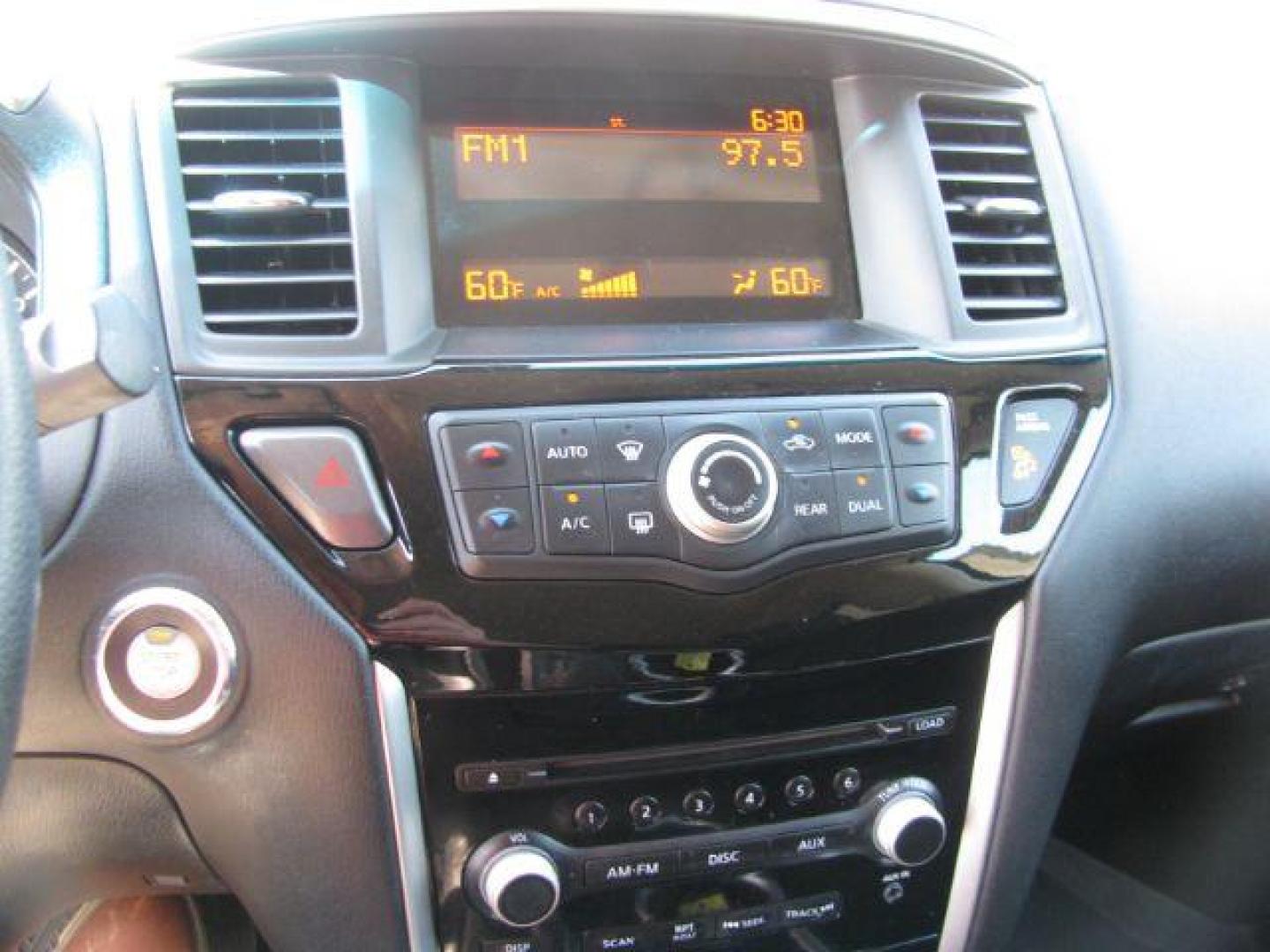2015 Blue Nissan Pathfinder S (5N1AR2MN0FC) with an 3.5L V-6 DOHC engine, automatic transmission, located at 2443 Albert Pike, Hot Springs, AR, 71913, (501) 623-6255, 34.492222, -93.109993 - Photo#9
