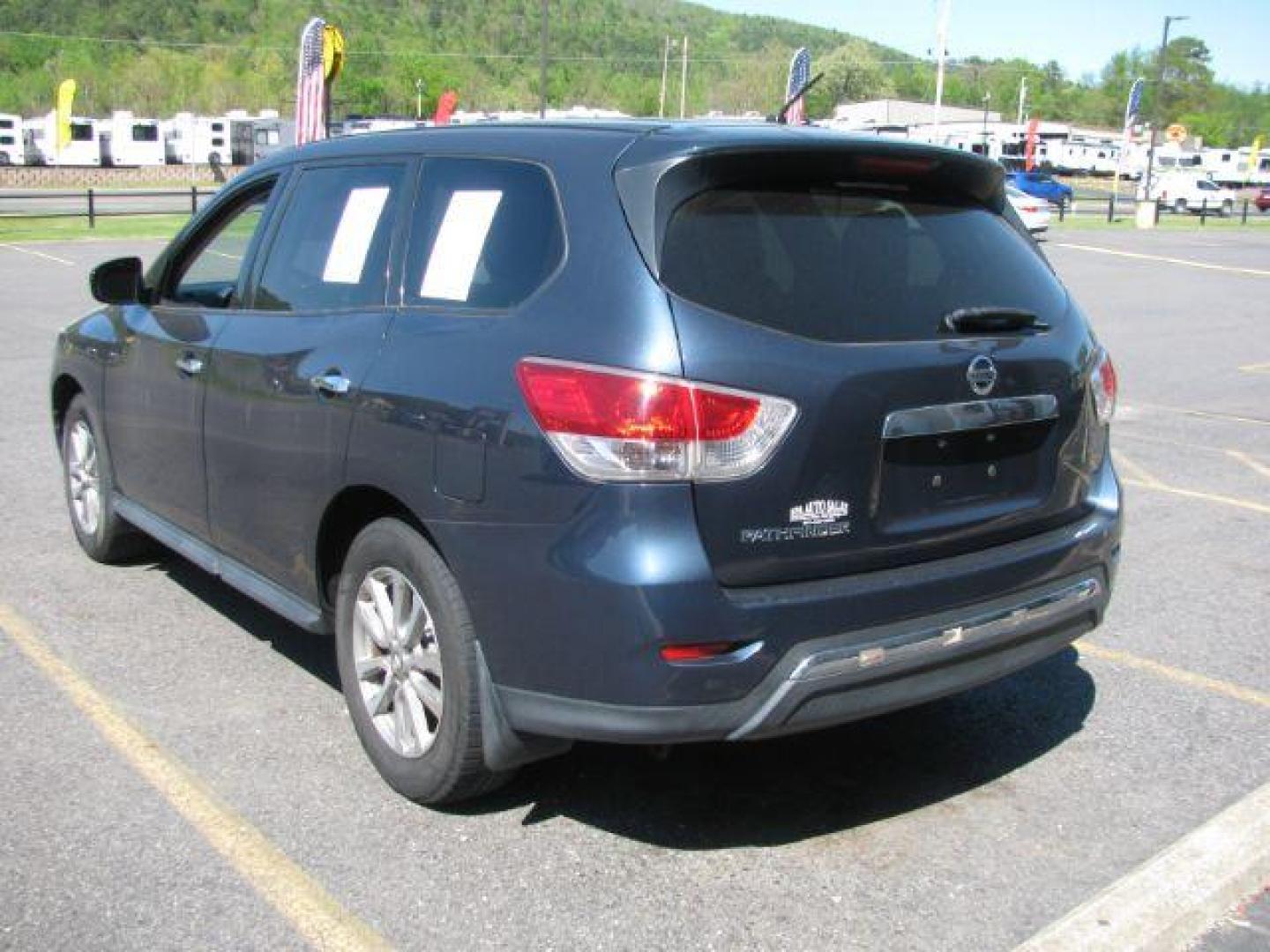 2015 Blue Nissan Pathfinder S (5N1AR2MN0FC) with an 3.5L V-6 DOHC engine, automatic transmission, located at 2443 Albert Pike, Hot Springs, AR, 71913, (501) 623-6255, 34.492222, -93.109993 - Photo#2