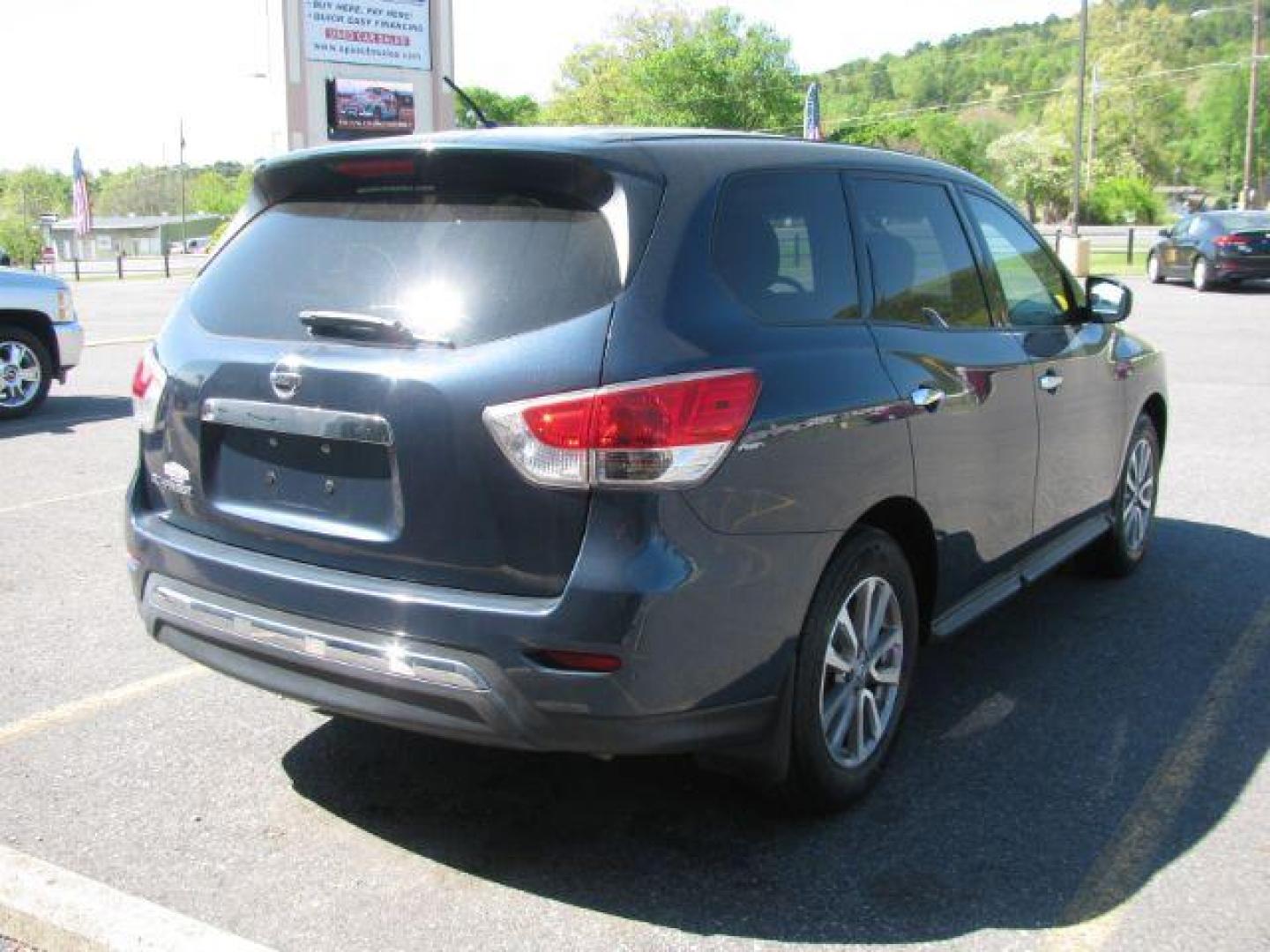 2015 Blue Nissan Pathfinder S (5N1AR2MN0FC) with an 3.5L V-6 DOHC engine, automatic transmission, located at 2443 Albert Pike, Hot Springs, AR, 71913, (501) 623-6255, 34.492222, -93.109993 - Photo#3