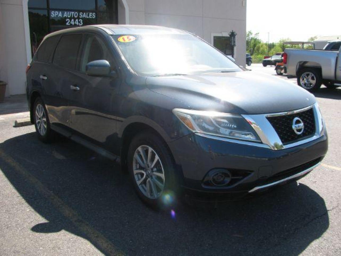 2015 Blue Nissan Pathfinder S (5N1AR2MN0FC) with an 3.5L V-6 DOHC engine, automatic transmission, located at 2443 Albert Pike, Hot Springs, AR, 71913, (501) 623-6255, 34.492222, -93.109993 - Photo#5