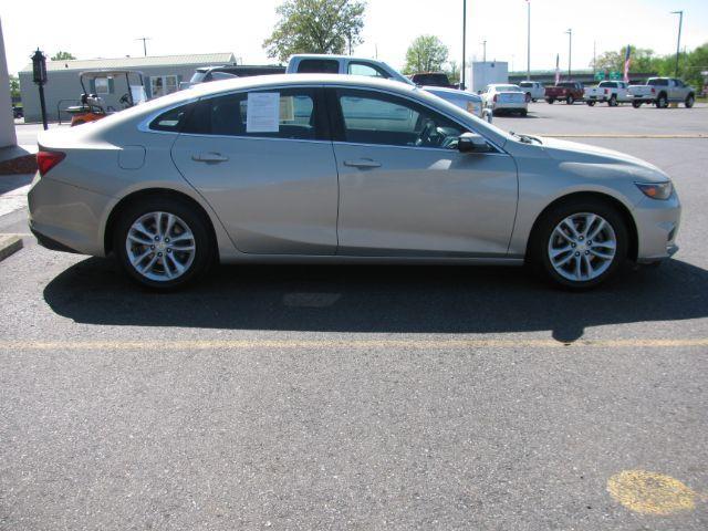 2016 Tan Chevrolet Malibu 1LT (1G1ZE5ST9GF) with an ECOTEC 1.5L I-4 gasoline direct injection engine, located at 2443 Albert Pike, Hot Springs, AR, 71913, (501) 623-6255, 34.492222, -93.109993 - Photo#4