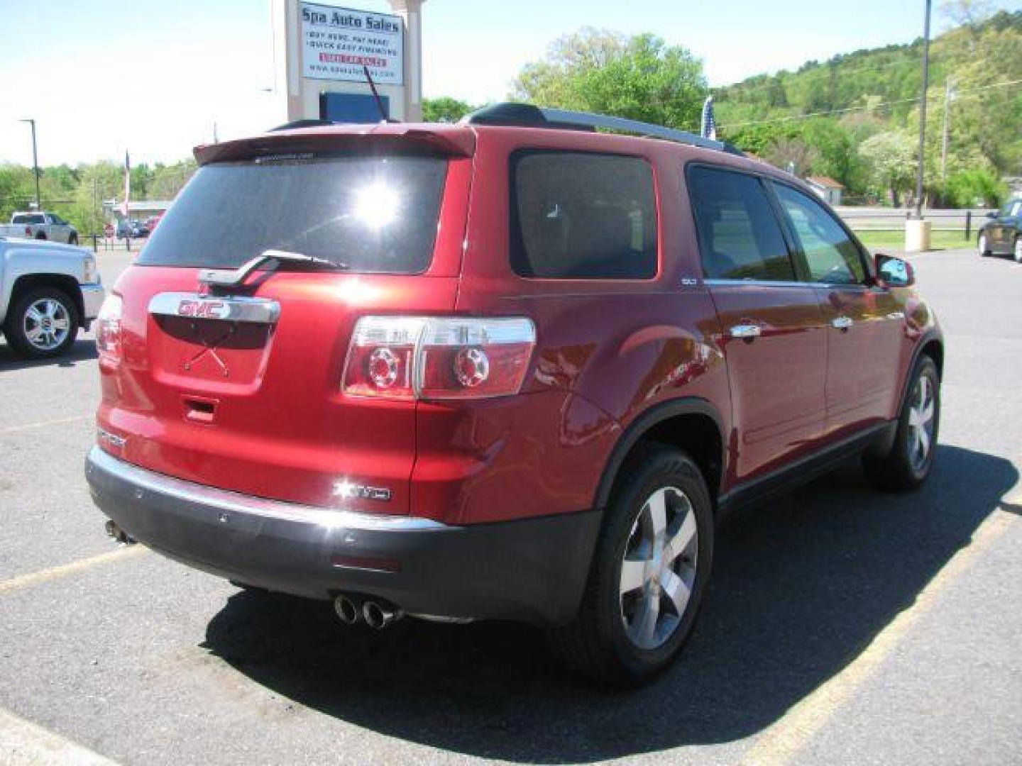 2012 Maroon GMC Acadia SLT-1 (1GKKVRED2CJ) with an 3.6L V-6 gasoline direct injection engine, located at 2443 Albert Pike, Hot Springs, AR, 71913, (501) 623-6255, 34.492222, -93.109993 - Photo#3