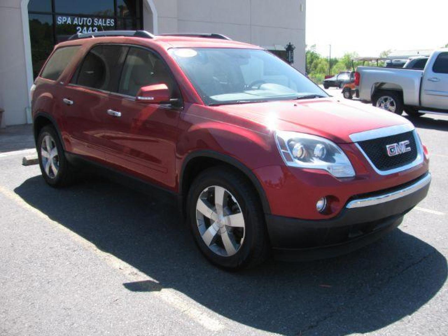 2012 Maroon GMC Acadia SLT-1 (1GKKVRED2CJ) with an 3.6L V-6 gasoline direct injection engine, located at 2443 Albert Pike, Hot Springs, AR, 71913, (501) 623-6255, 34.492222, -93.109993 - Photo#5