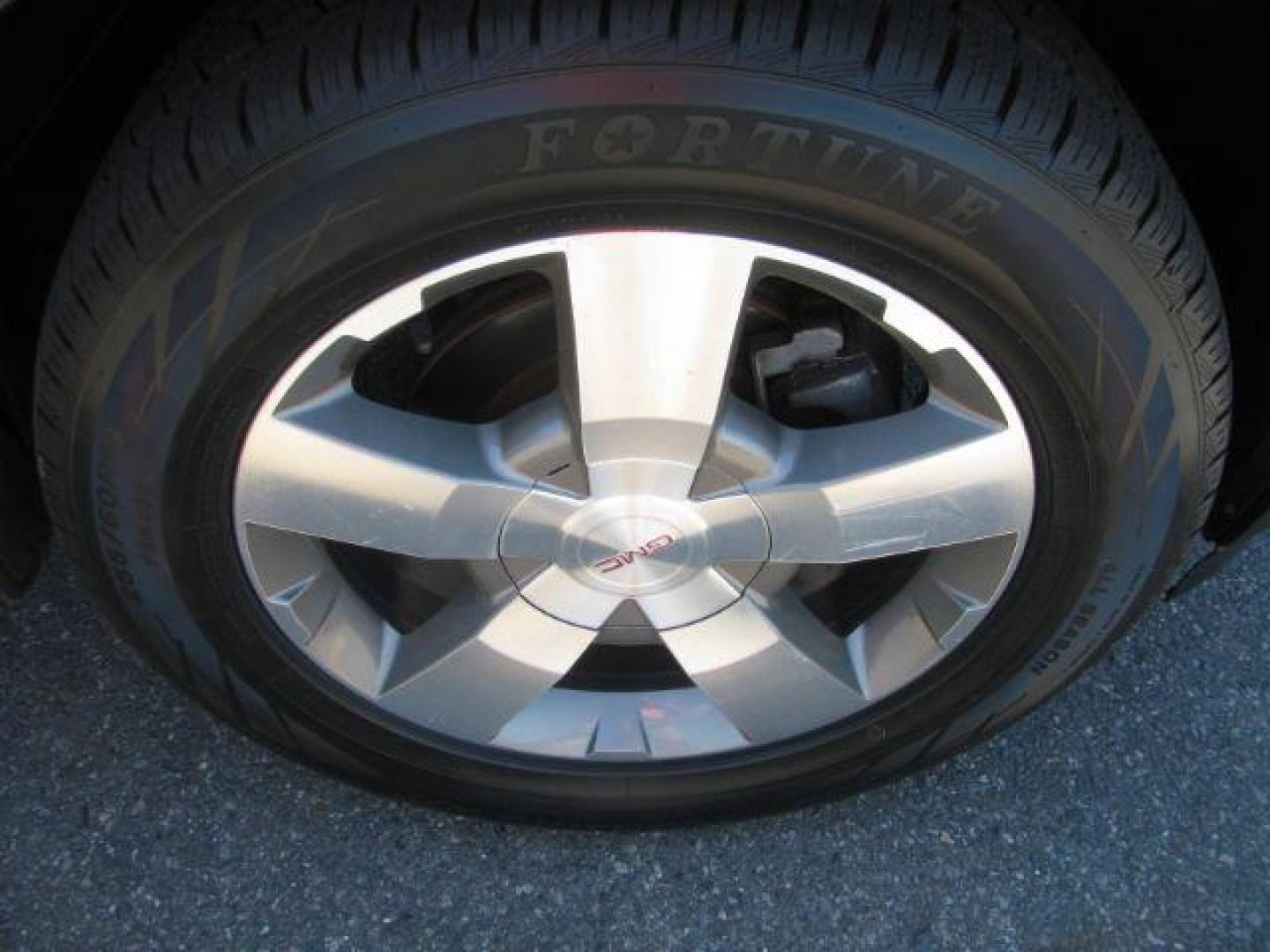 2012 Maroon GMC Acadia SLT-1 (1GKKVRED2CJ) with an 3.6L V-6 gasoline direct injection engine, located at 2443 Albert Pike, Hot Springs, AR, 71913, (501) 623-6255, 34.492222, -93.109993 - Photo#6