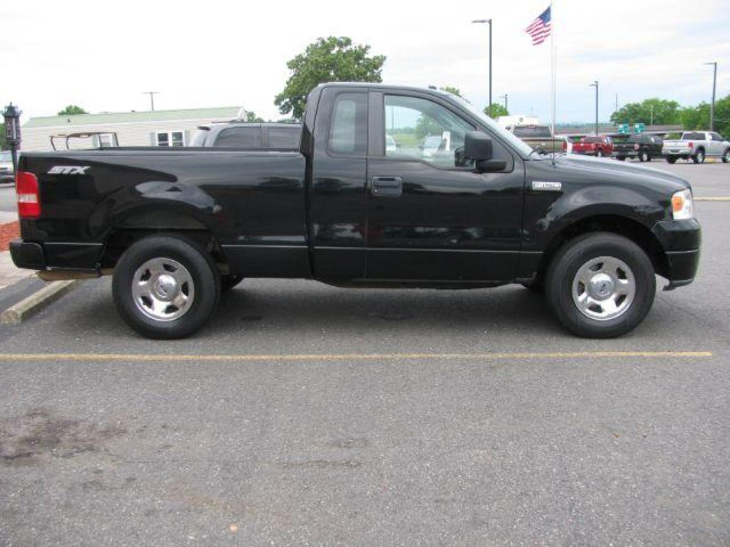 2008 Black Ford F-150 STX 2WD (1FTRF12228K) with an 4.2L V6 OHV 12V engine, located at 2443 Albert Pike, Hot Springs, AR, 71913, (501) 623-6255, 34.492222, -93.109993 - Photo#5