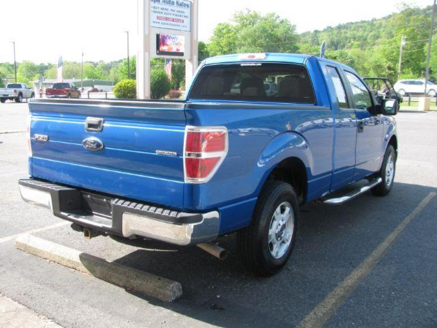 2013 Blue Ford F-150 XLT (1FTEX1CM9DF) with an 3.7L V-6 DOHC engine, Automatic transmission, located at 2443 Albert Pike, Hot Springs, AR, 71913, (501) 623-6255, 34.492222, -93.109993 - Photo#4