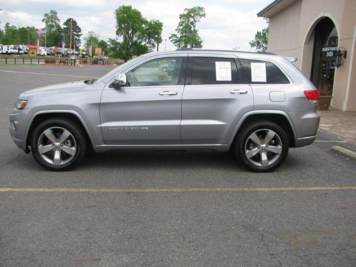 2014 Silver Jeep Grand Cherokee Overland (1C4RJECG4EC) with an 3.6L V-6 DOHC engine, Automatic transmission, located at 2443 Albert Pike, Hot Springs, AR, 71913, (501) 623-6255, 34.492222, -93.109993 - Photo#1