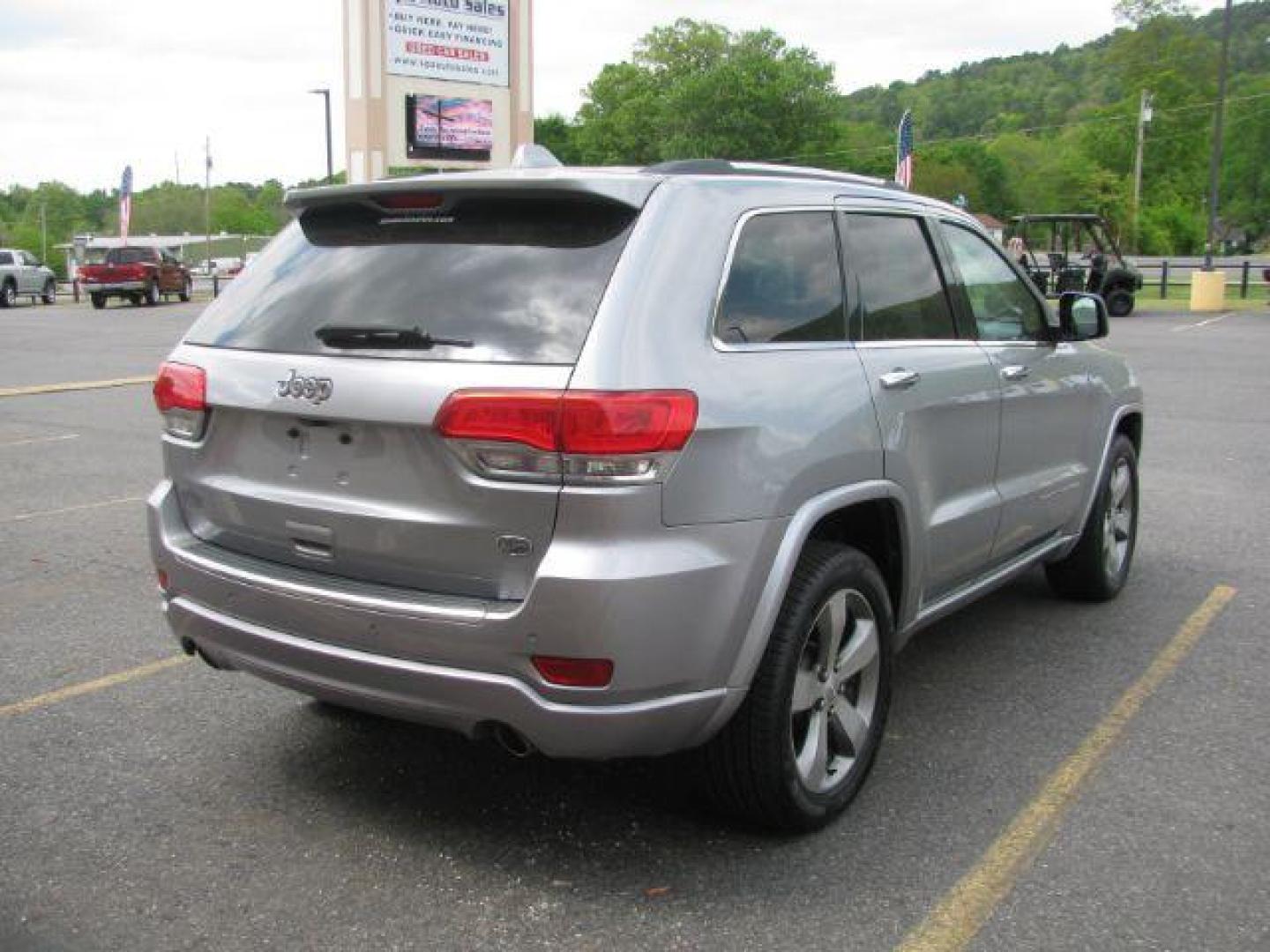 2014 Silver Jeep Grand Cherokee Overland (1C4RJECG4EC) with an 3.6L V-6 DOHC engine, Automatic transmission, located at 2443 Albert Pike, Hot Springs, AR, 71913, (501) 623-6255, 34.492222, -93.109993 - Photo#3