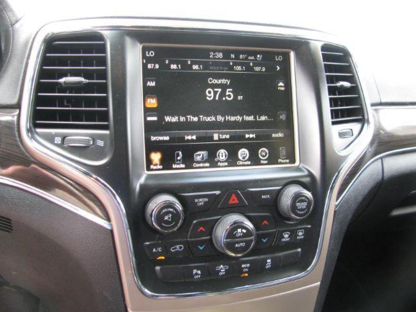 2014 Silver Jeep Grand Cherokee Overland (1C4RJECG4EC) with an 3.6L V-6 DOHC engine, Automatic transmission, located at 2443 Albert Pike, Hot Springs, AR, 71913, (501) 623-6255, 34.492222, -93.109993 - Photo#9