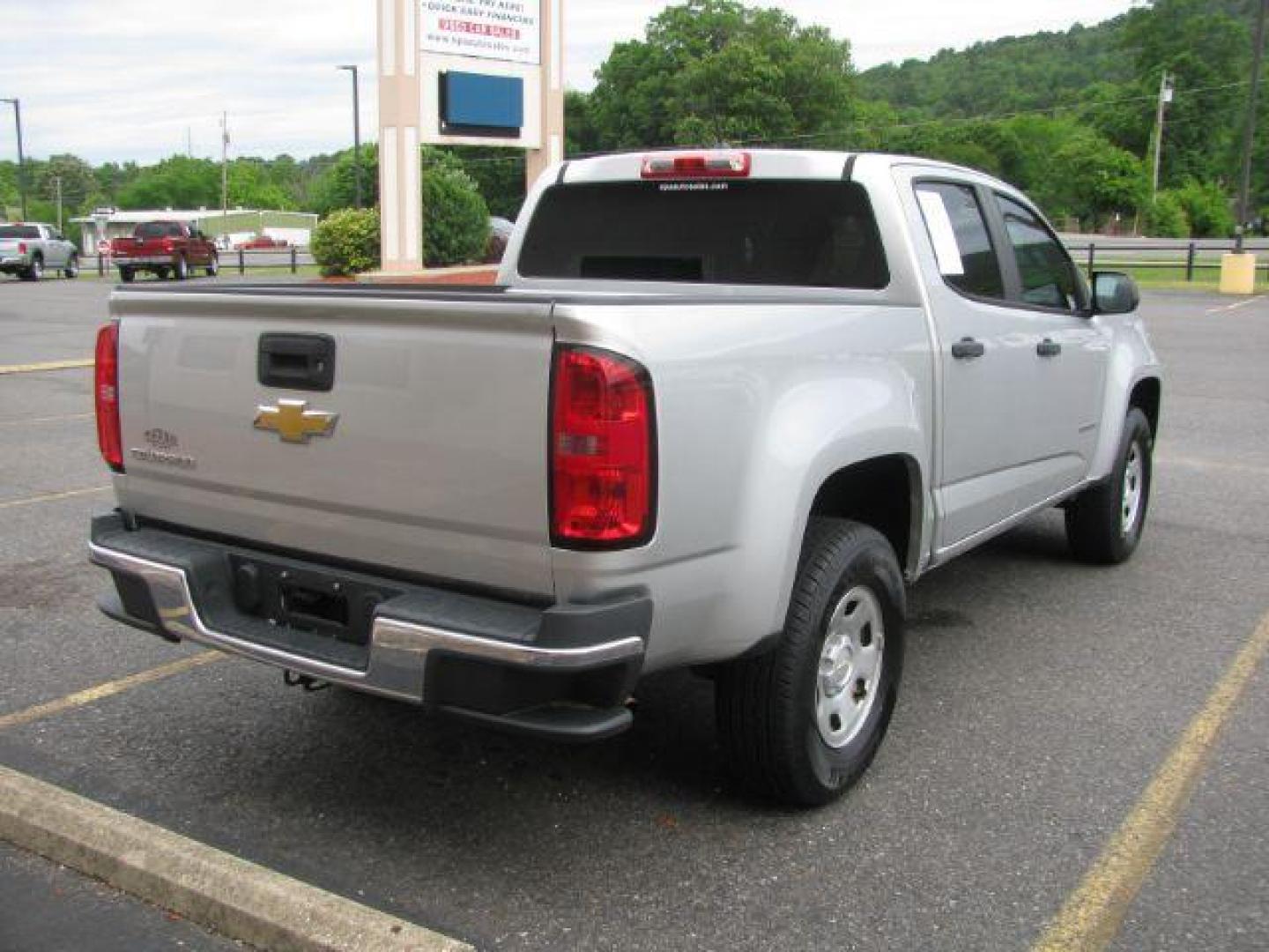 2019 Silver Chevrolet Colorado WT (1GCGSBEAXK1) with an 2.5L I-4 gasoline direct injection engine, Automatic transmission, located at 2443 Albert Pike, Hot Springs, AR, 71913, (501) 623-6255, 34.492222, -93.109993 - Photo#4