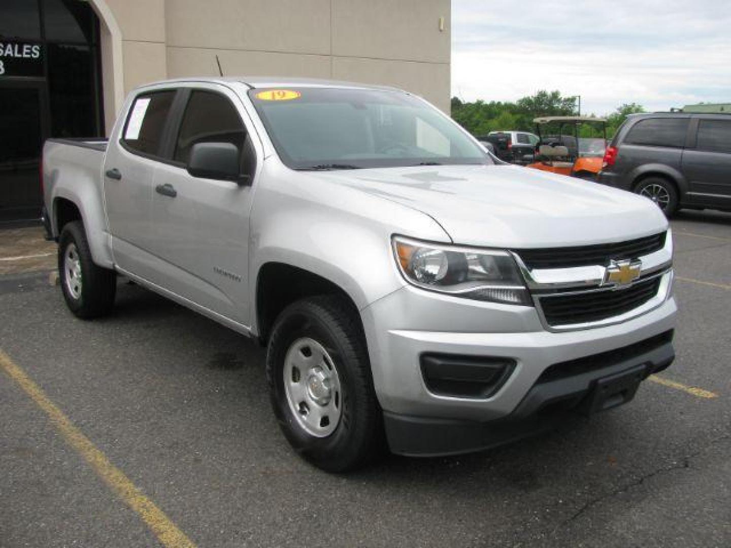 2019 Silver Chevrolet Colorado WT (1GCGSBEAXK1) with an 2.5L I-4 gasoline direct injection engine, Automatic transmission, located at 2443 Albert Pike, Hot Springs, AR, 71913, (501) 623-6255, 34.492222, -93.109993 - Photo#6
