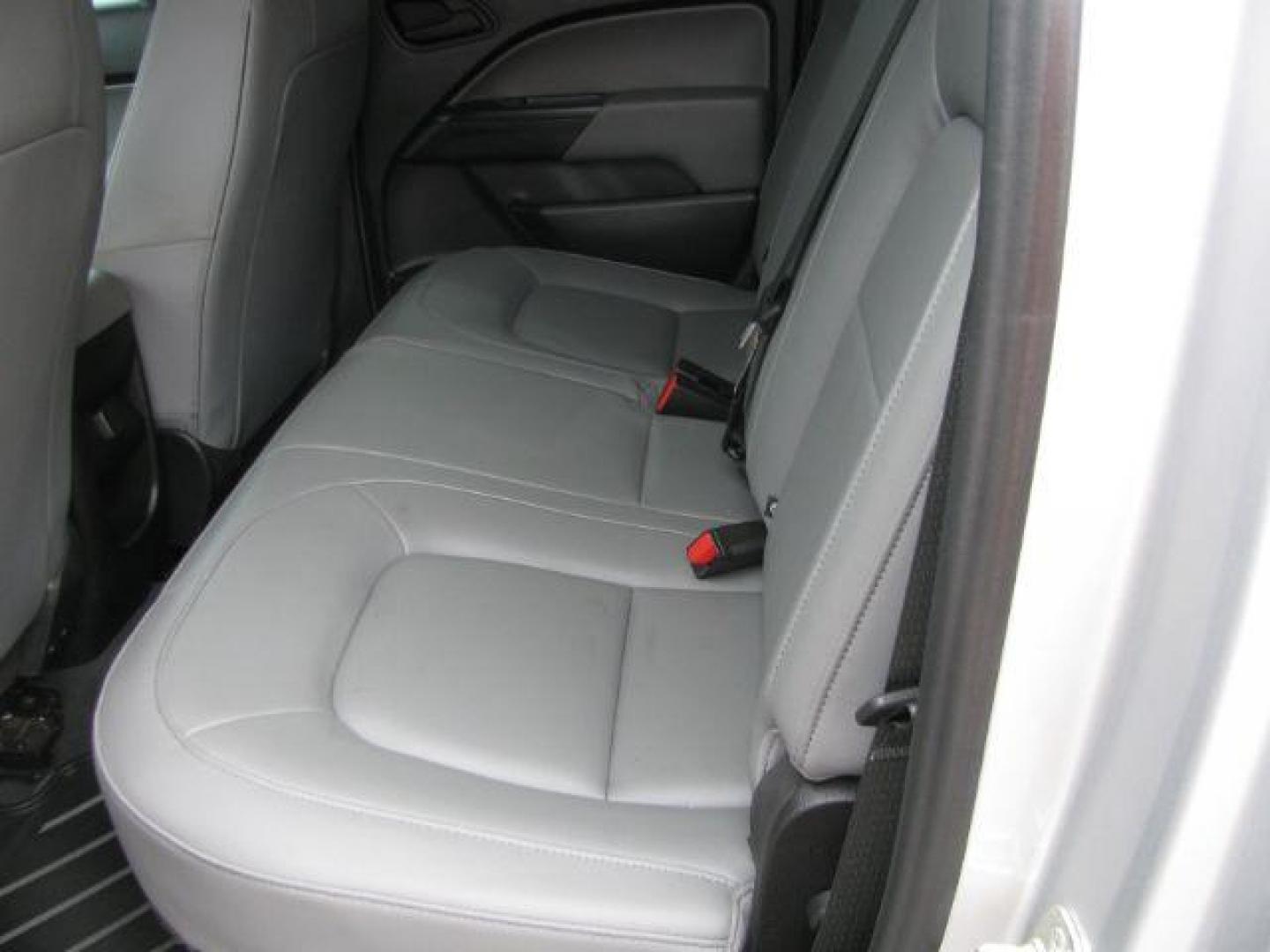2019 Silver Chevrolet Colorado WT (1GCGSBEAXK1) with an 2.5L I-4 gasoline direct injection engine, Automatic transmission, located at 2443 Albert Pike, Hot Springs, AR, 71913, (501) 623-6255, 34.492222, -93.109993 - Photo#8